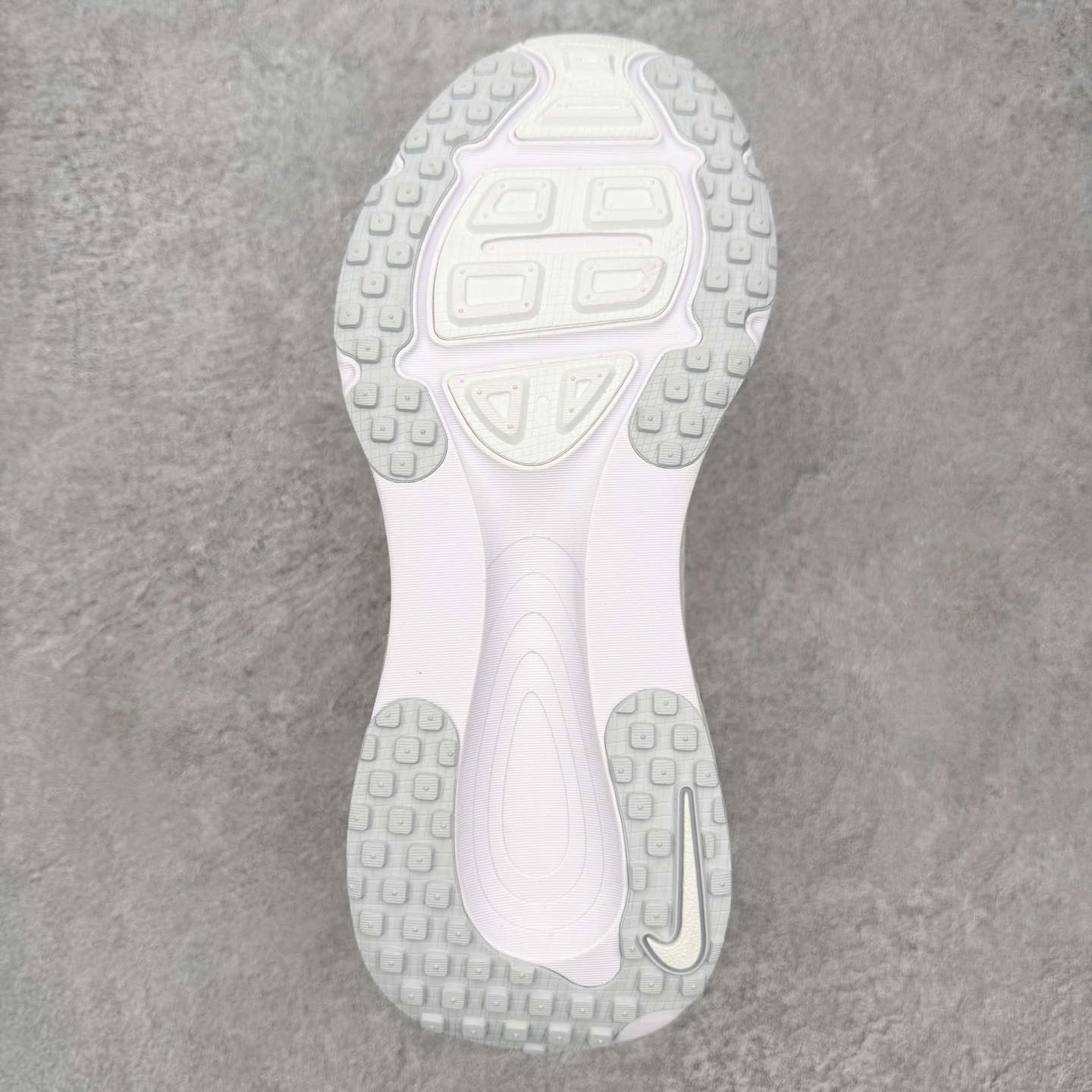 ＃QD纯原 Nike Air Zoom Vomero 18 White Metallic Silver 