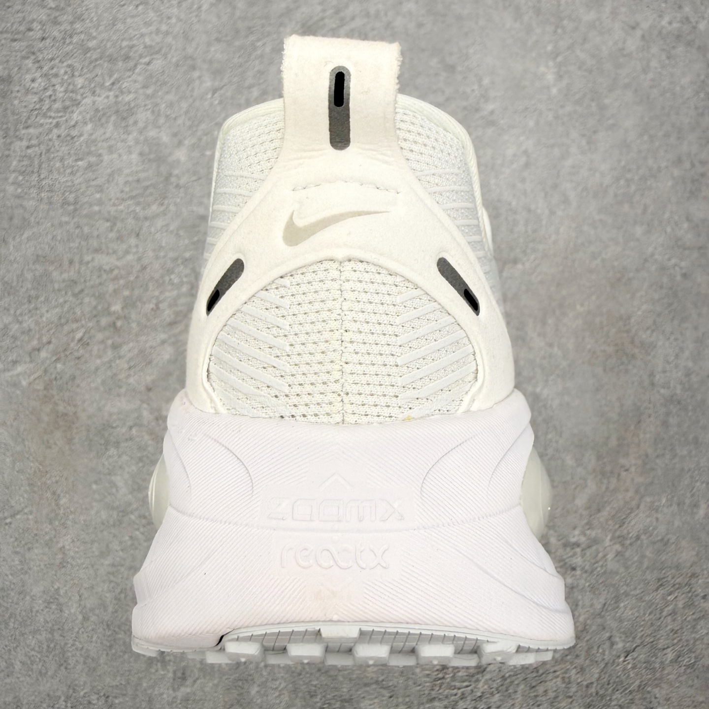 ＃QD纯原 Nike Air Zoom Vomero 18 White Metallic Silver 