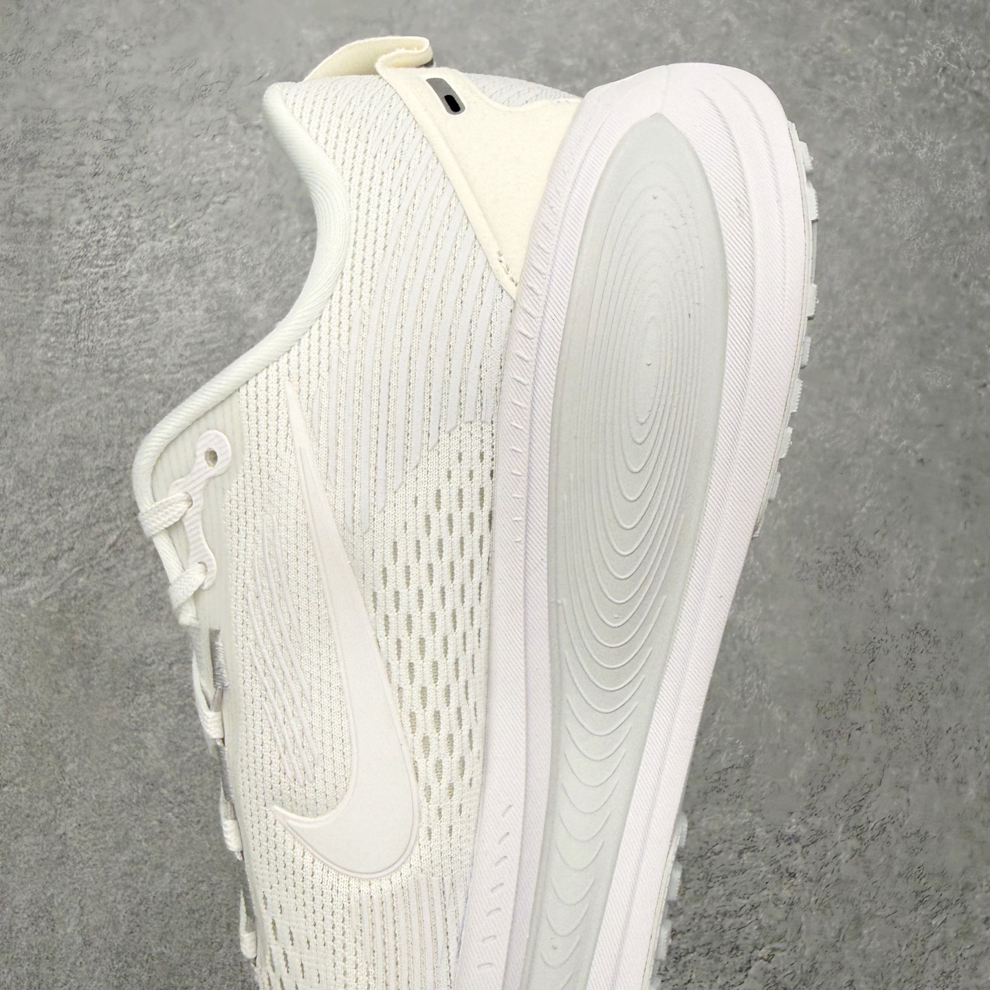 ＃QD纯原 Nike Air Zoom Vomero 18 White Photon Dust Summ