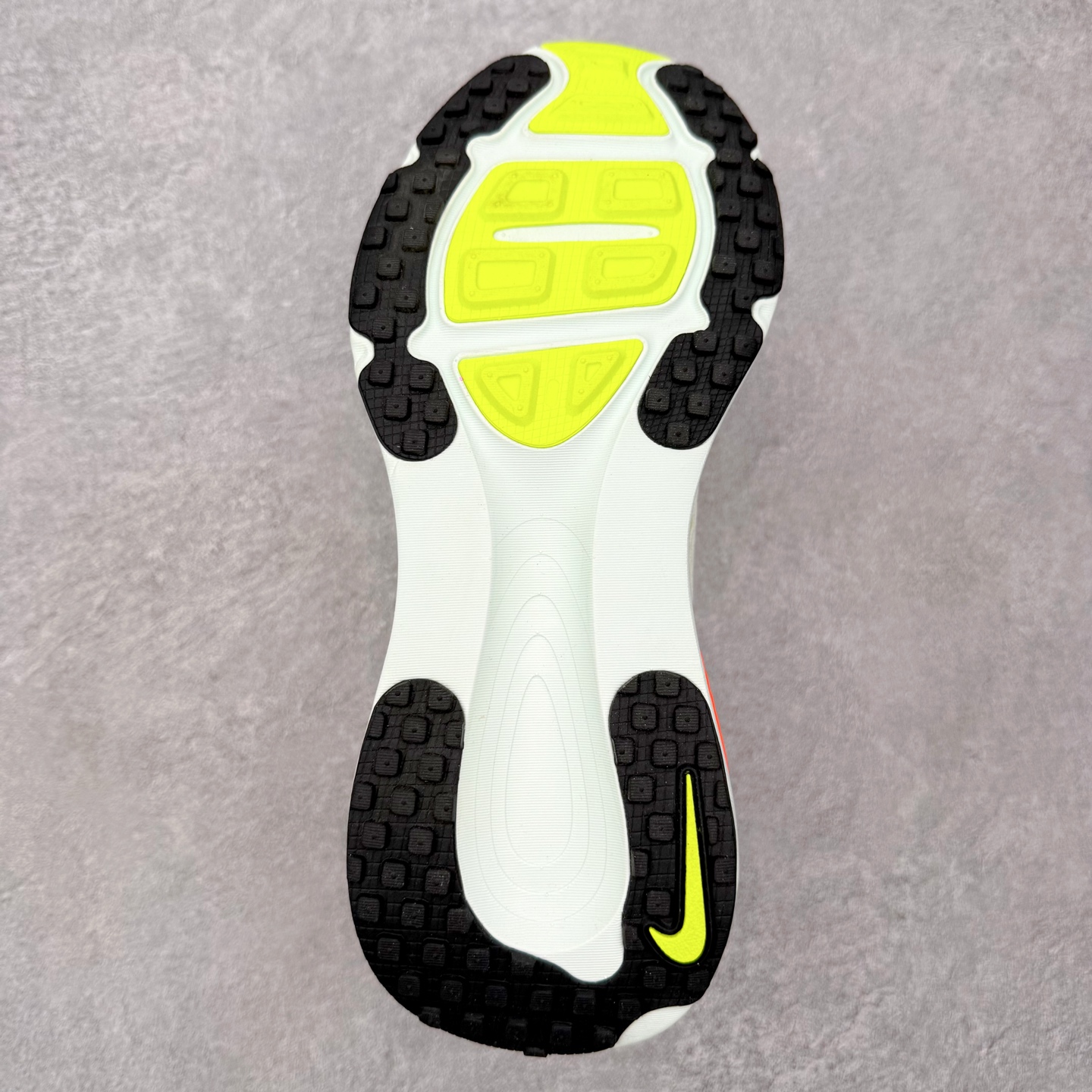 ＃QD纯原 Nike Air Zoom Vomero 18 Barely Green Hyper Cri