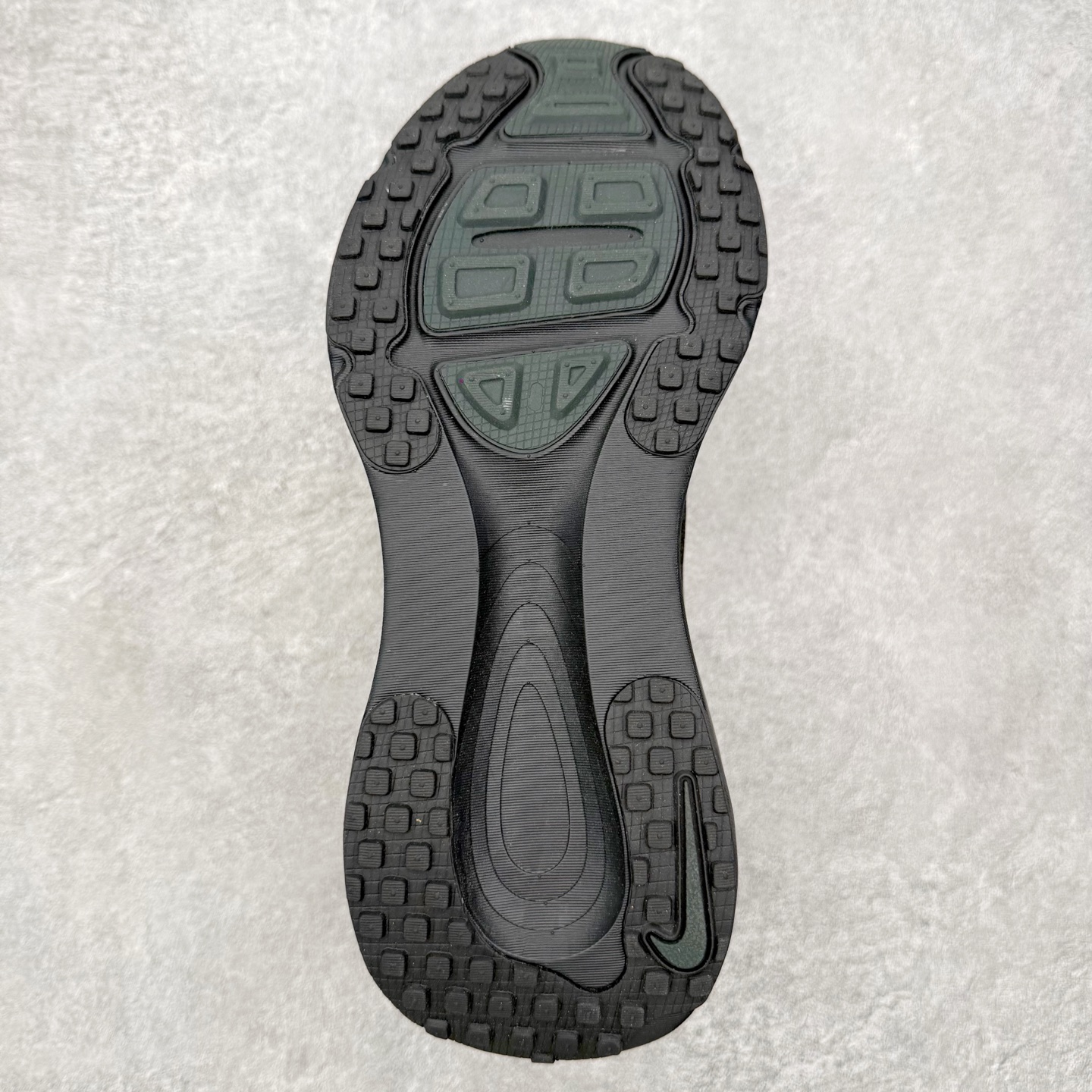 ＃QD纯原 Nike Air Zoom Vomero 18 Black Dark Smoke Grey 