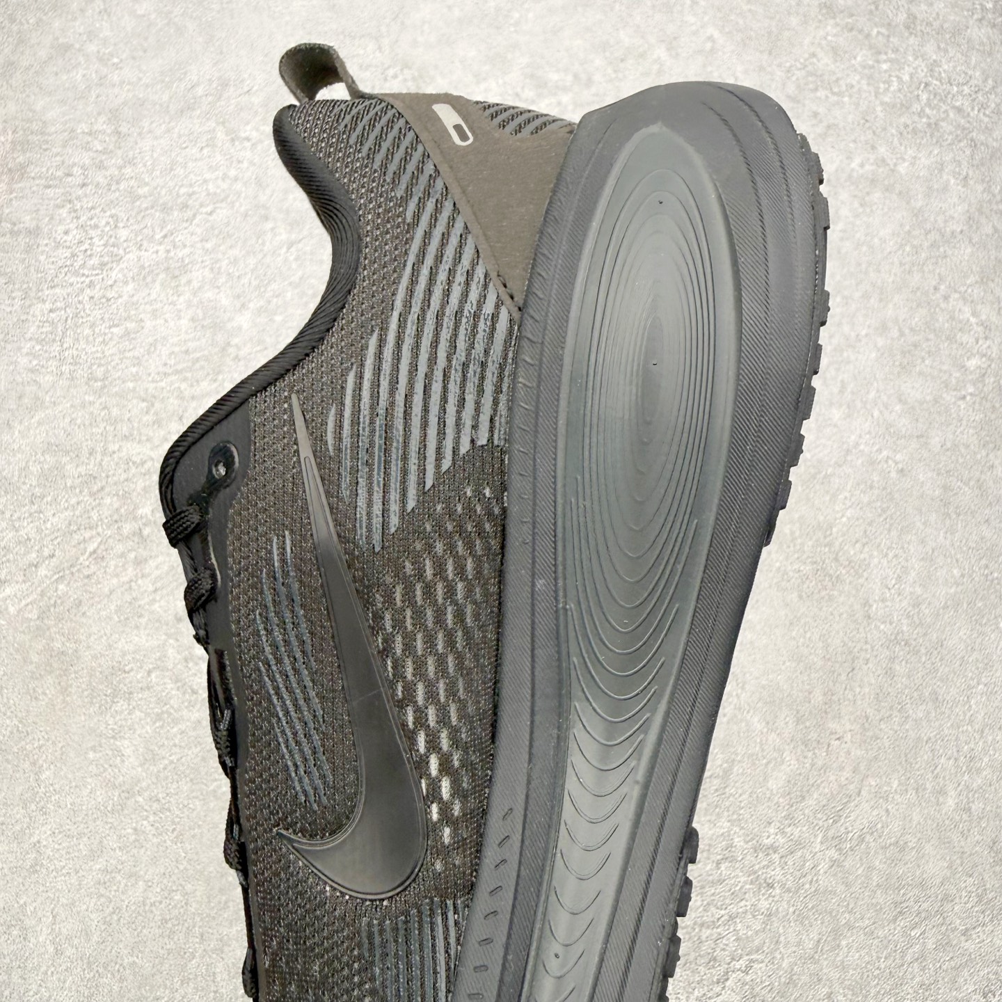 ＃QD纯原 Nike Air Zoom Vomero 18 Black Dark Smoke Grey 