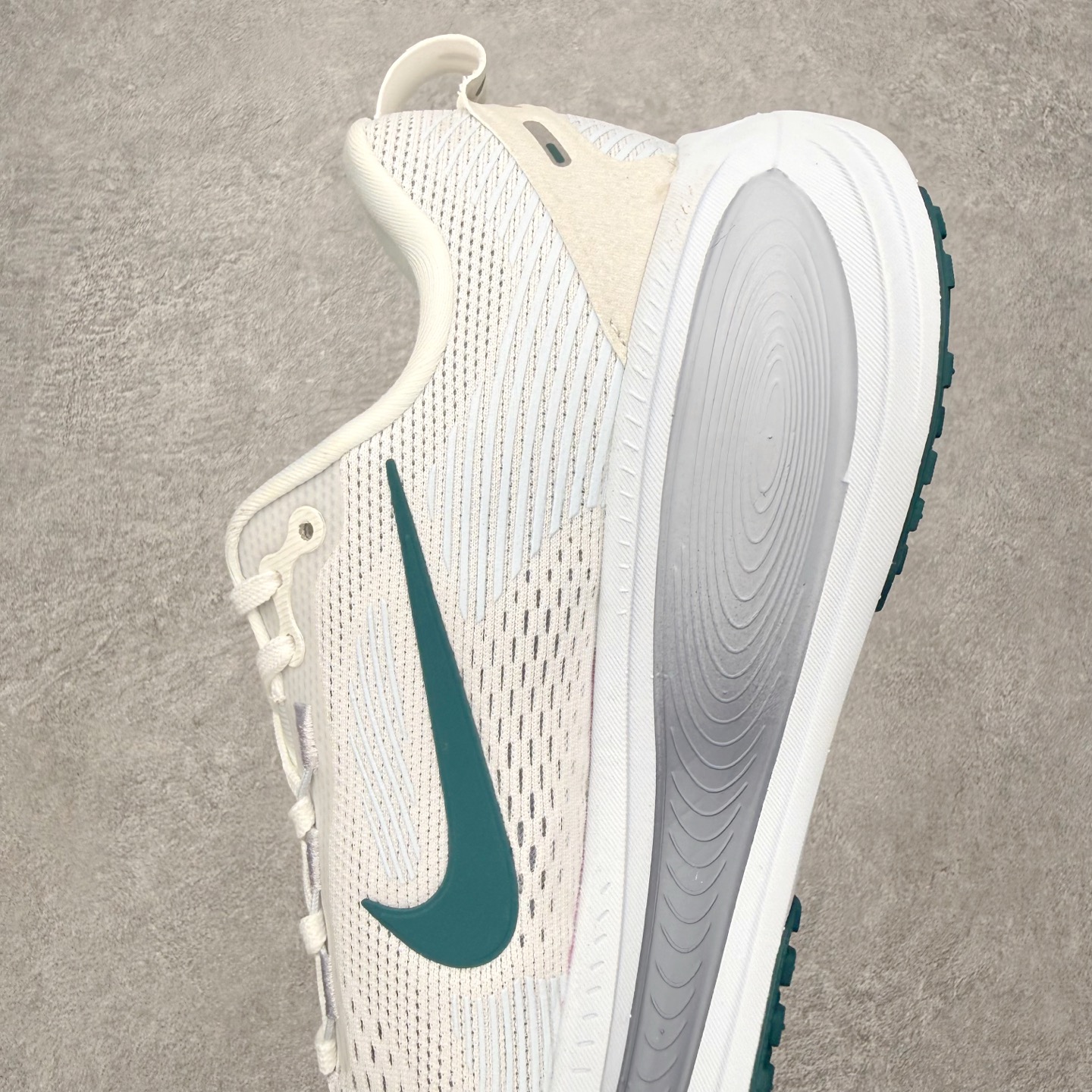 ＃QD纯原 Nike Air Zoom Vomero 18 Summit White Geode Tea