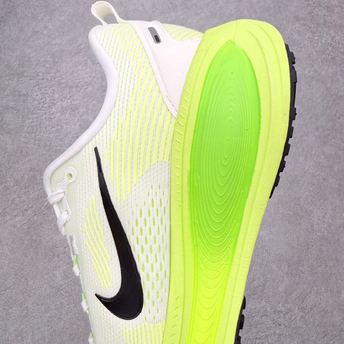 ＃QD纯原 Nike Air Zoom Vomero 18 White Electric Green V