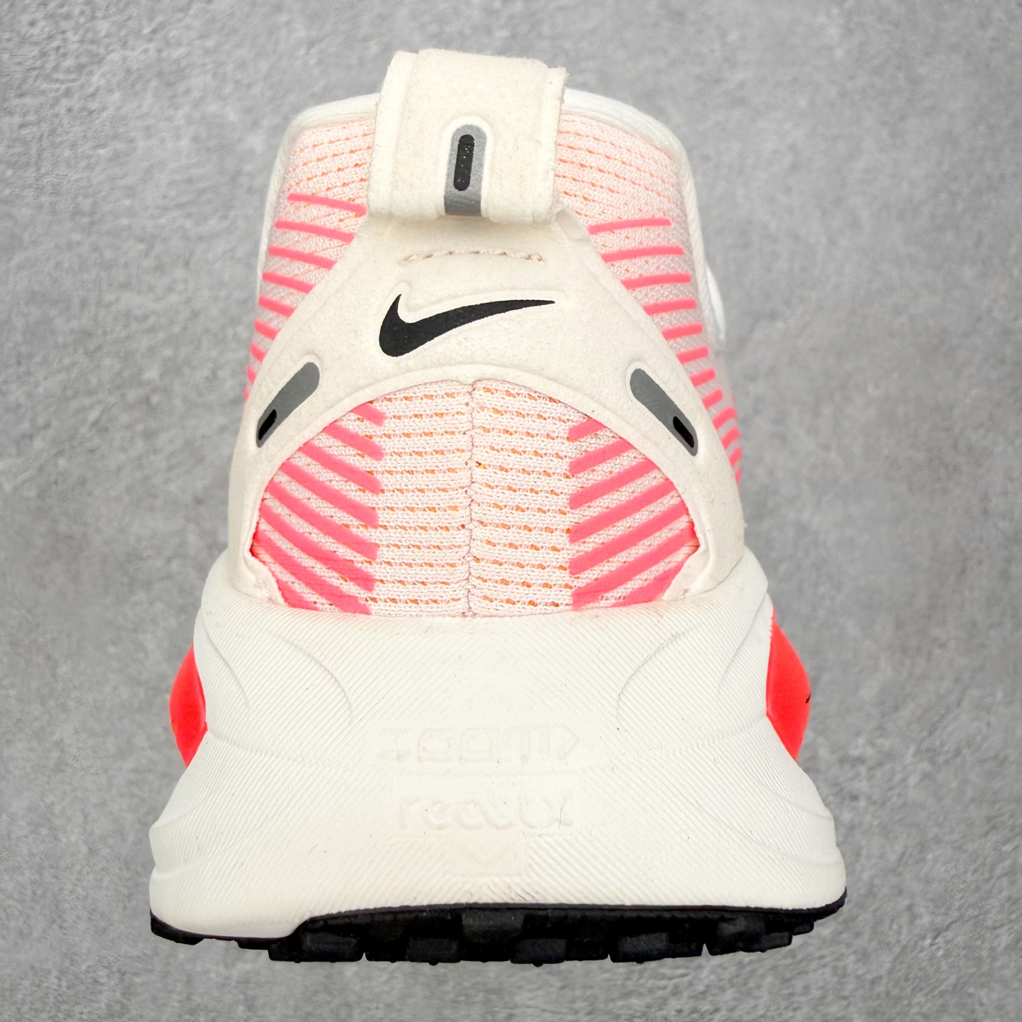 ＃QD纯原 Nike Air Zoom Vomero 18 Sail Bright Crimson La