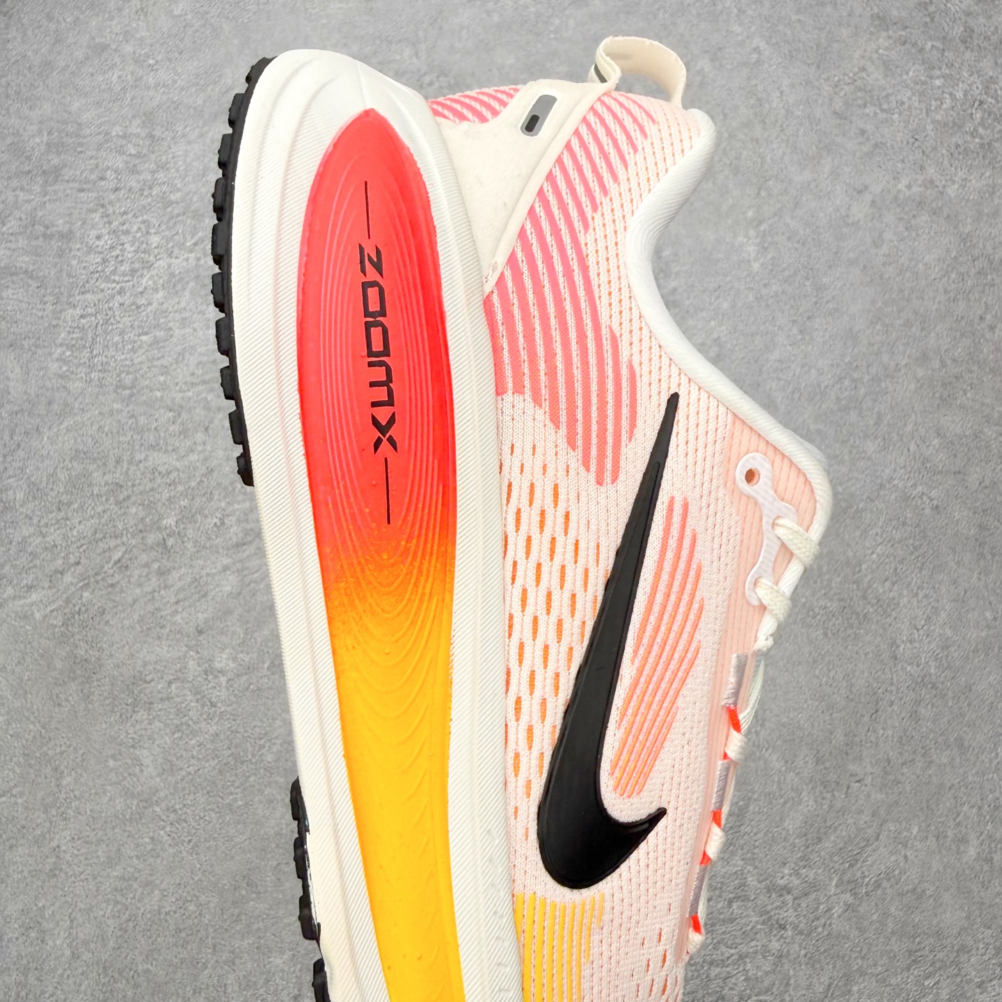 ＃QD纯原 Nike Air Zoom Vomero 18 Sail Bright Crimson La