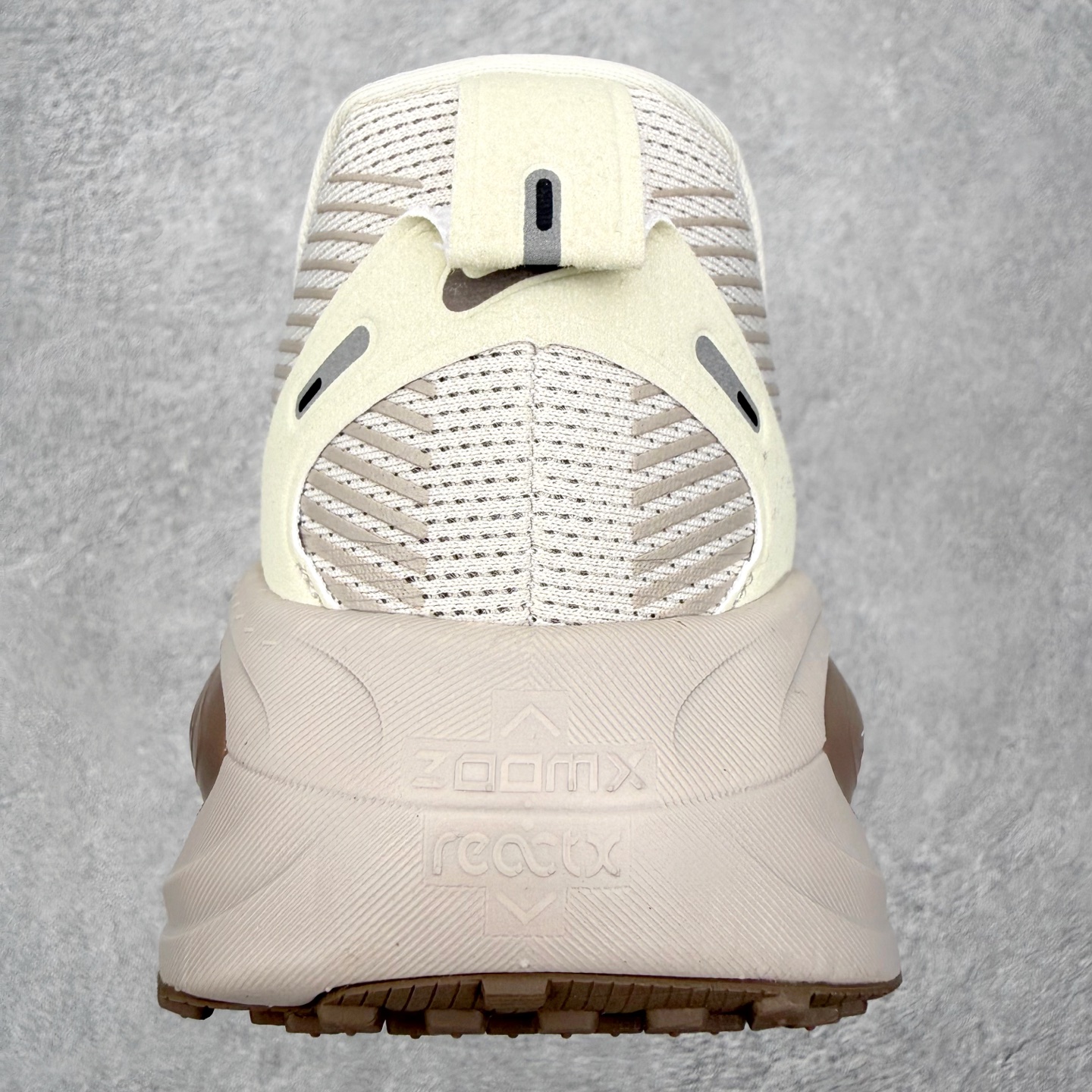 ＃QD纯原 Nike Air Zoom Vomero 18 Light Bone Phantom HM6