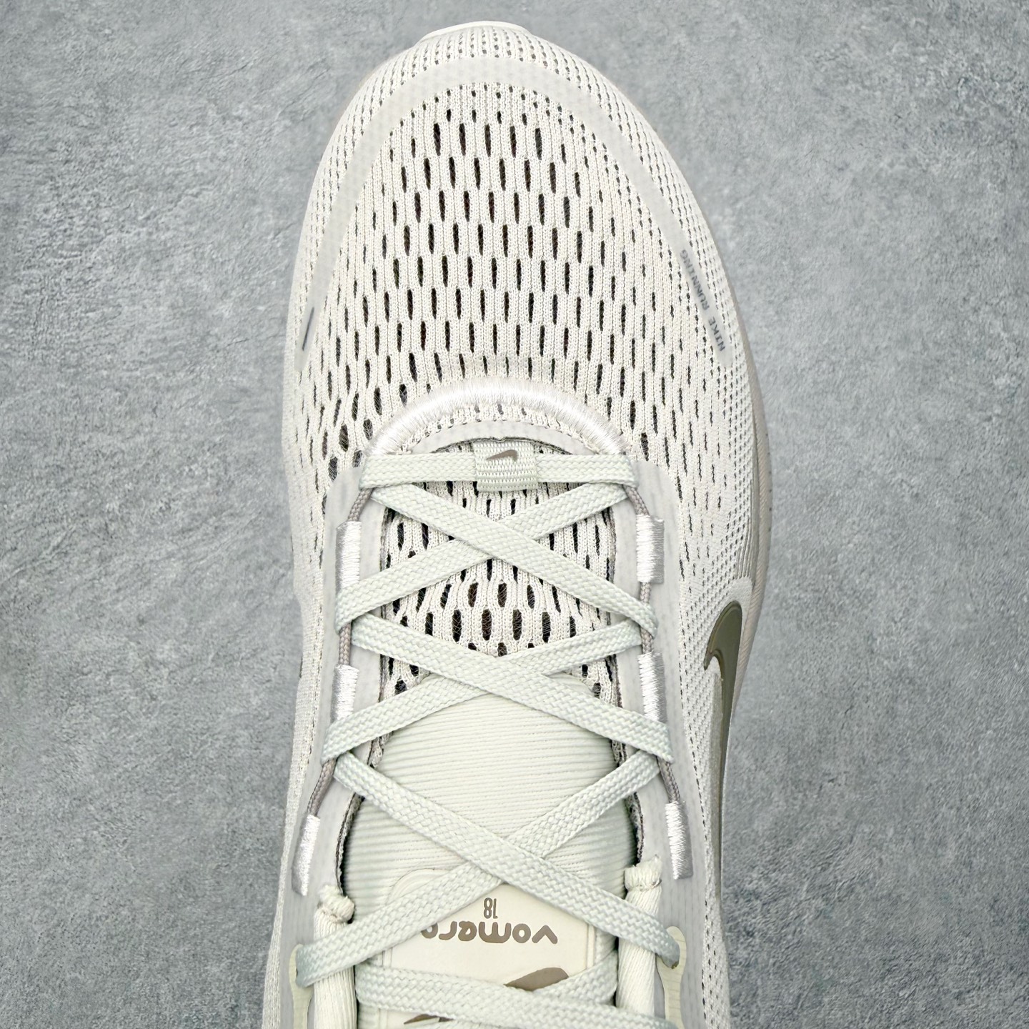 ＃QD纯原 Nike Air Zoom Vomero 18 Light Bone Phantom HM6