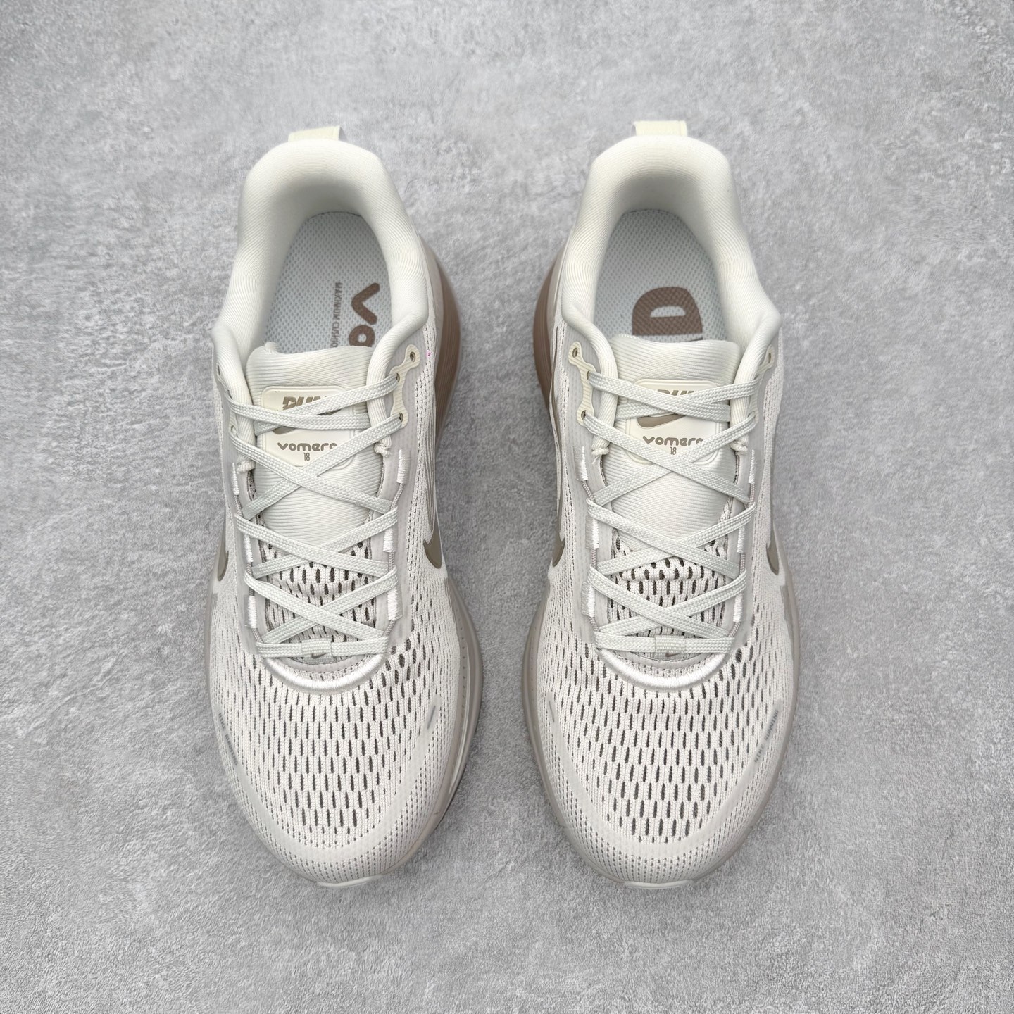 ＃QD纯原 Nike Air Zoom Vomero 18 Light Bone Phantom HM6