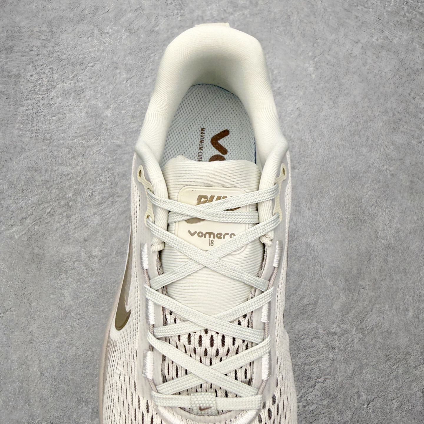 ＃QD纯原 Nike Air Zoom Vomero 18 Light Bone Phantom HM6