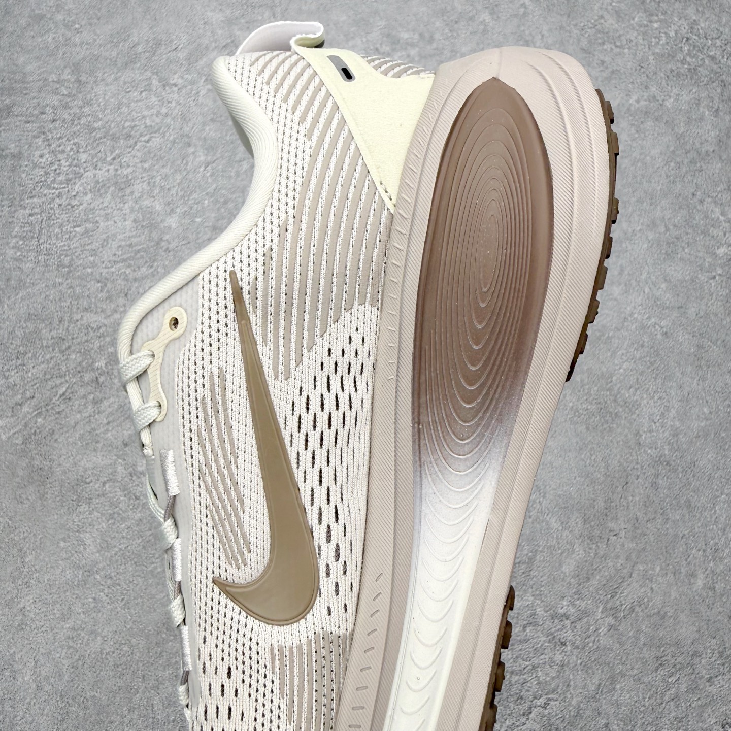＃QD纯原 Nike Air Zoom Vomero 18 Light Bone Phantom HM6