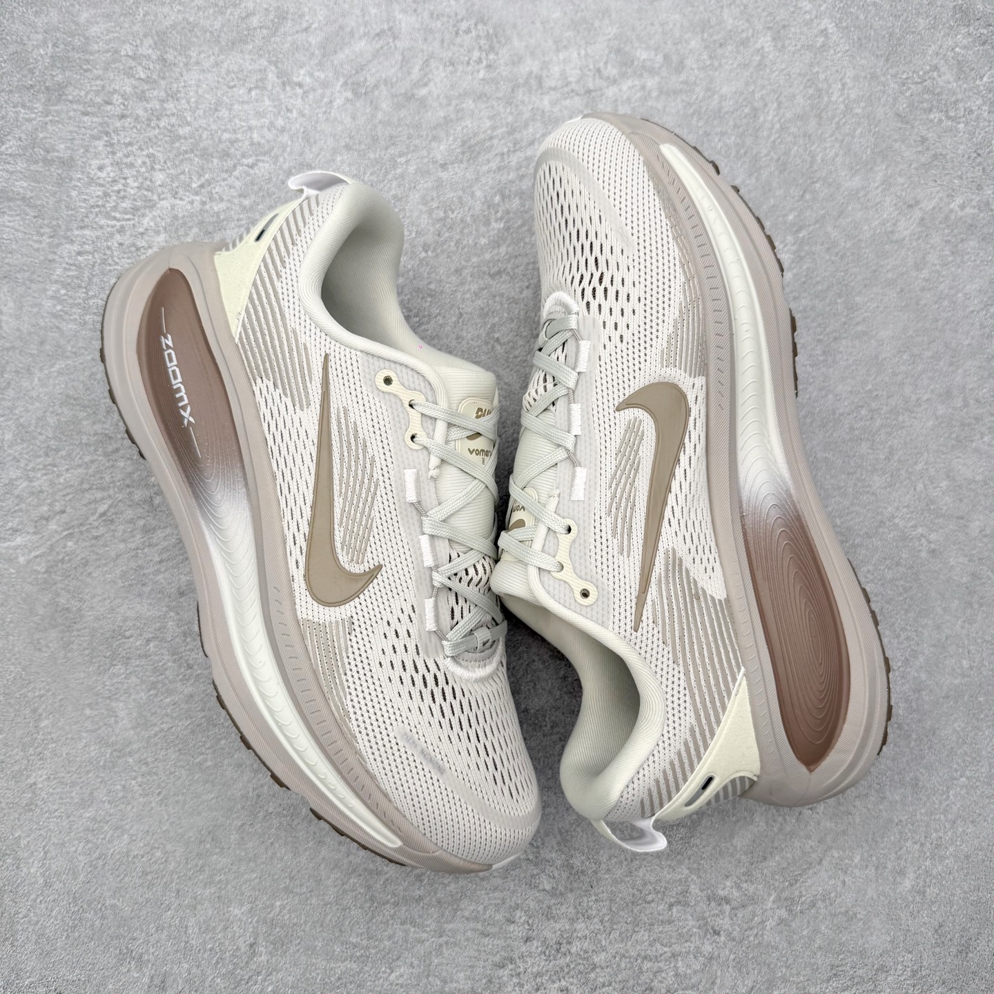 ＃QD纯原 Nike Air Zoom Vomero 18 Light Bone Phantom HM6