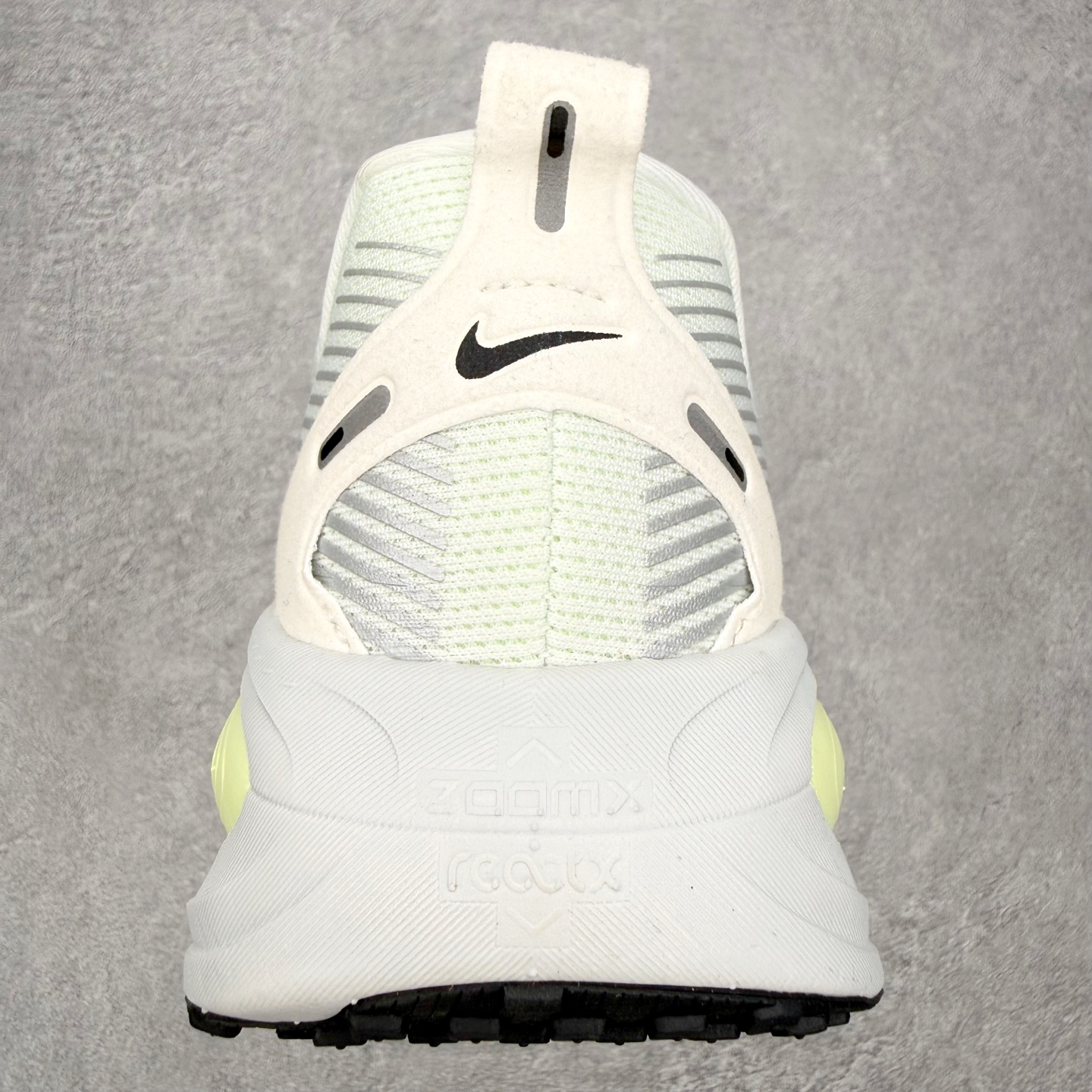 ＃QD纯原 Nike Air Zoom Vomero 18 Summit White Barely Vo