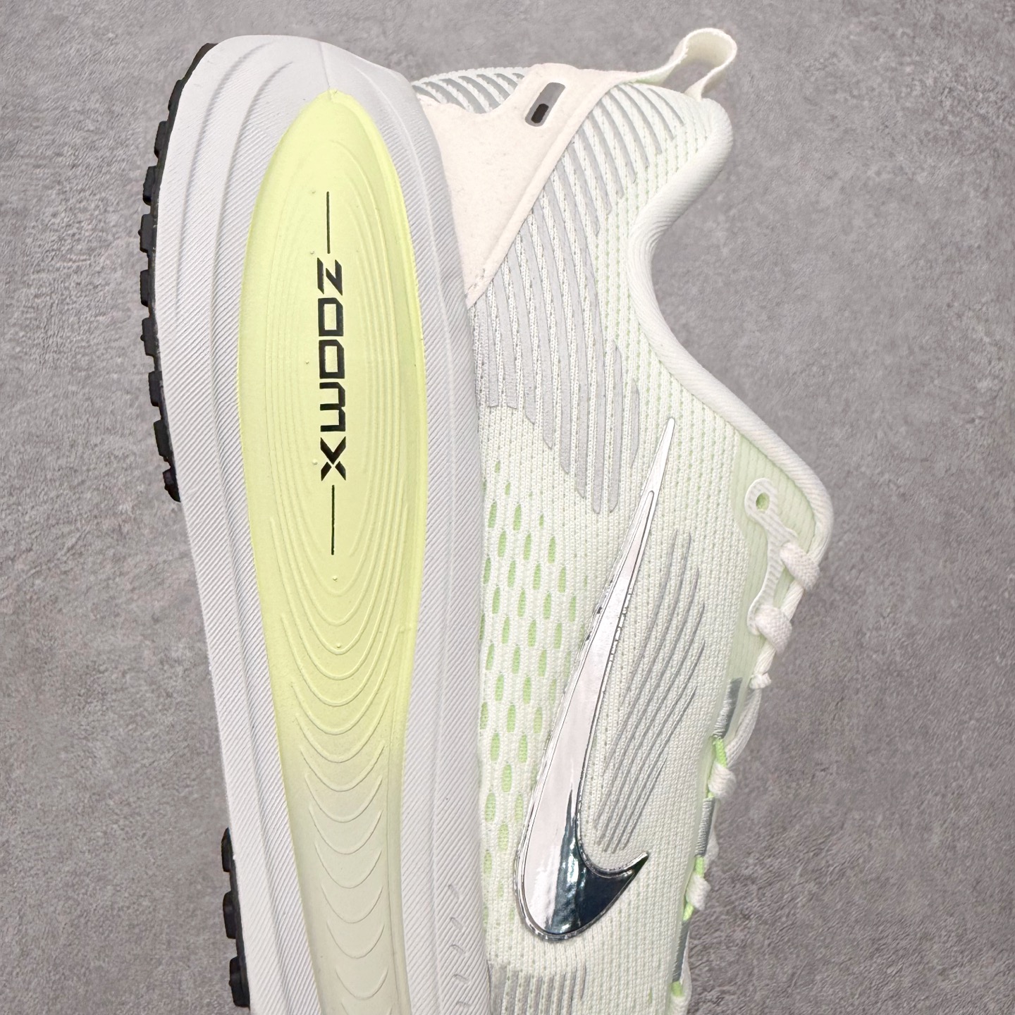 ＃QD纯原 Nike Air Zoom Vomero 18 Summit White Barely Vo