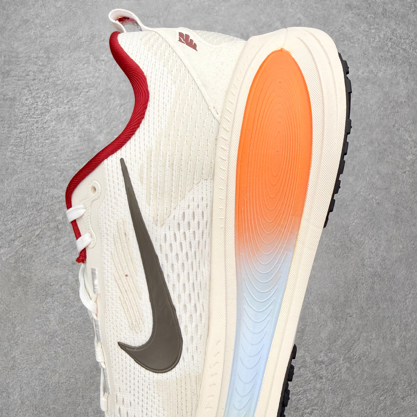 ＃QD纯原 Nike Air Zoom Vomero 18 Sail Bright Crimson La