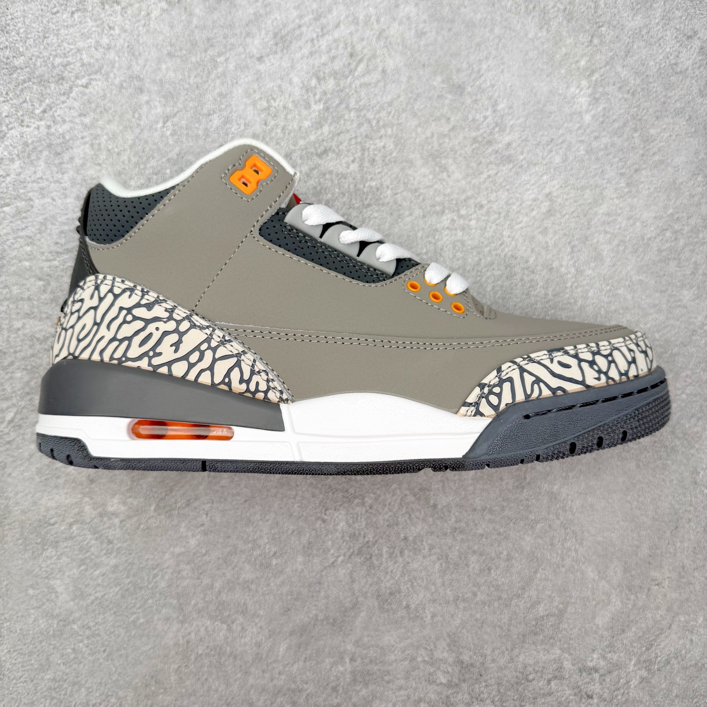 ＃TG头层特价福利 Air Jordan AJ3 Retro 系列男女鞋 全网最全配色 头层皮料加持 大厂出品 原纸板楦头开发 完美鞋型匹配公司货 正确TPU鞋舌锁扣 乳胶鞋垫 最新原厂底模 大底卡色咬花完美 鞋柜必备鞋款 终端现货供应 尺码：36 36.5 37.5 38 38.5 39 40 40.5 41 42 42.5 43 44 44.5 45 46 47.5-选品中心