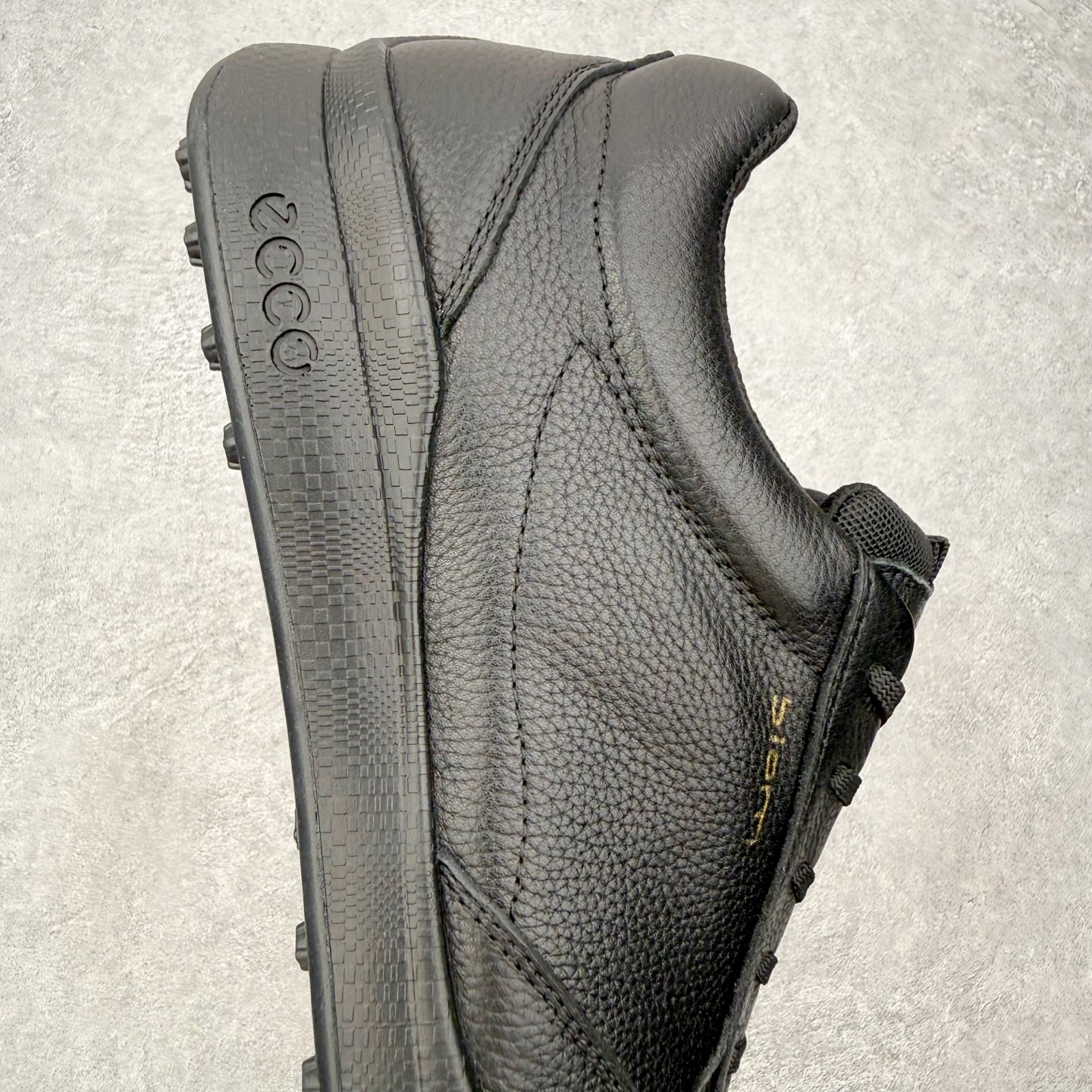ecco爱步 Golf Biom Hybrid 皮革舒适简约耐磨低帮生活休闲鞋 ECCO以三大核心特征为