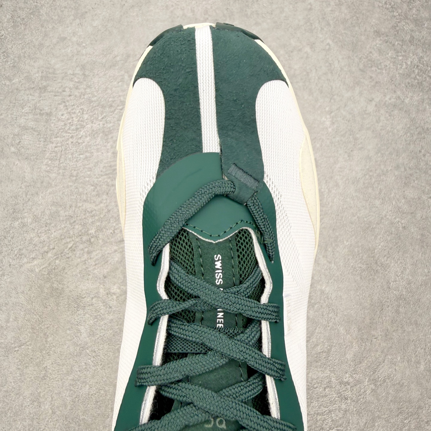 On x KITH K-Tech 1 昂跑舒适贴合透气跑步鞋 四层组合大底 原数据开版 这款联名跑鞋采用