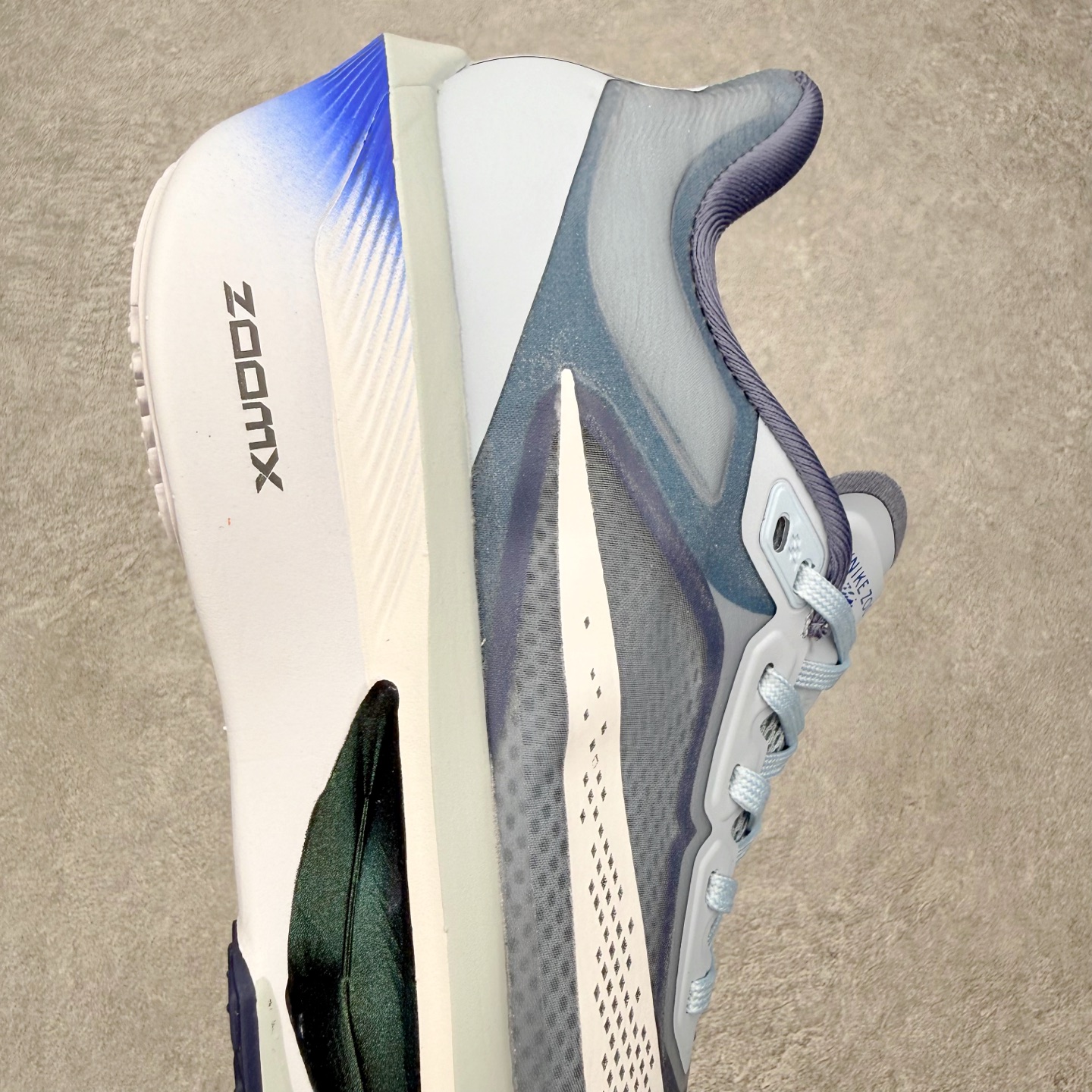 NK ZoomX Invincible Run Flyknit 6 轻量跑鞋 飞织低帮休闲运动慢跑鞋 F
