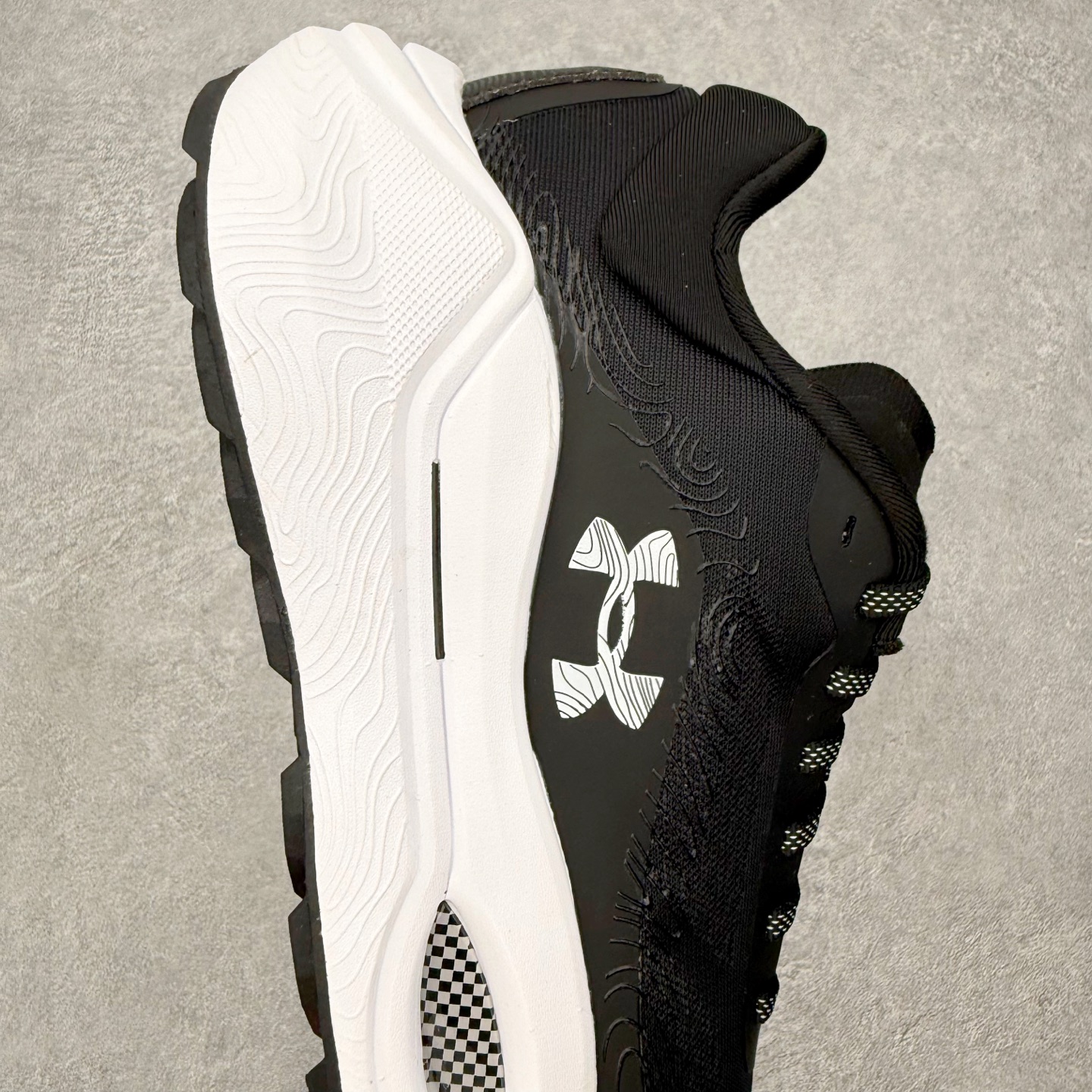 Under Armour UA安德玛户外运动舒适越野潮流耐磨防滑减震登山徒步鞋 品牌故事 Under A