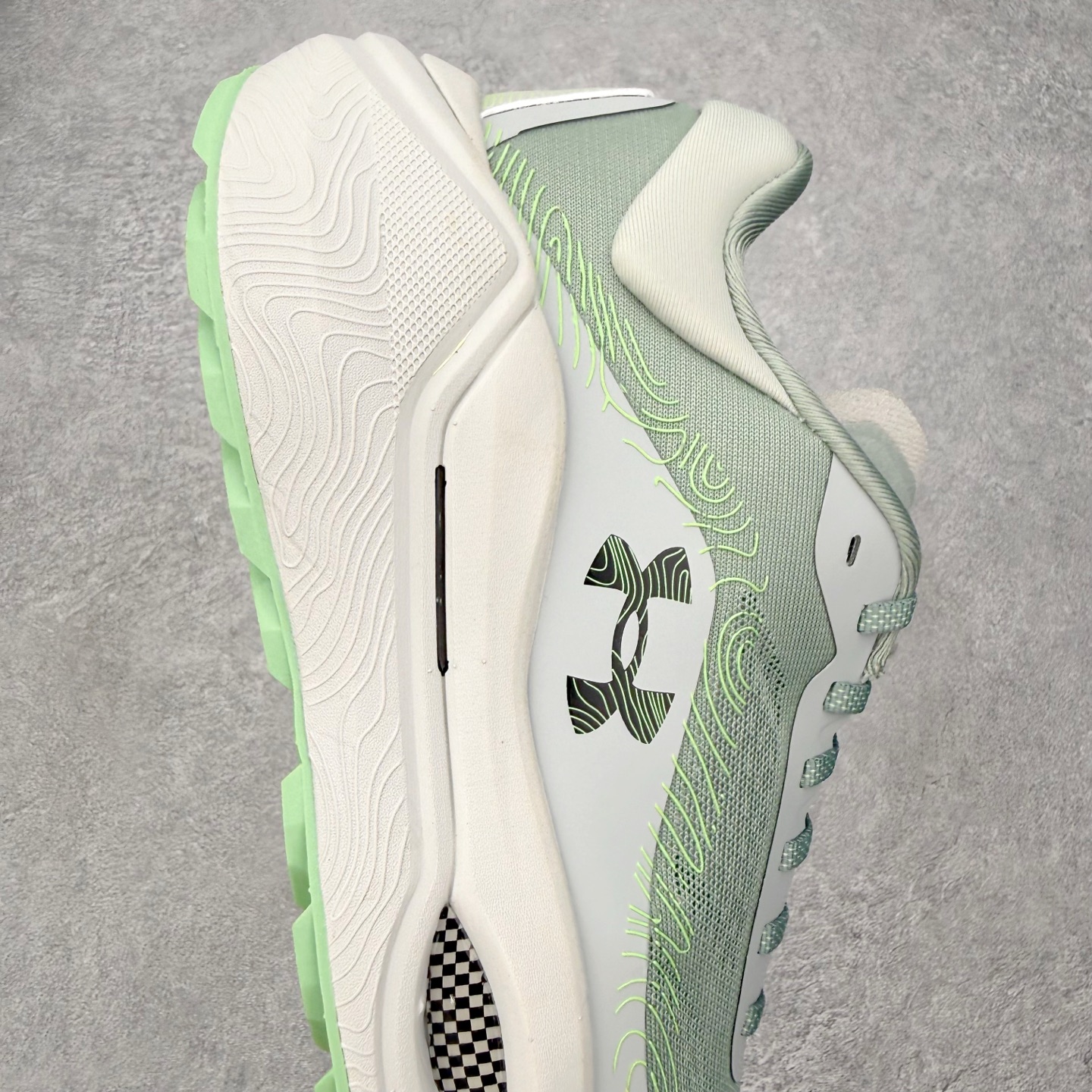 Under Armour UA安德玛户外运动舒适越野潮流耐磨防滑减震登山徒步鞋 品牌故事 Under A