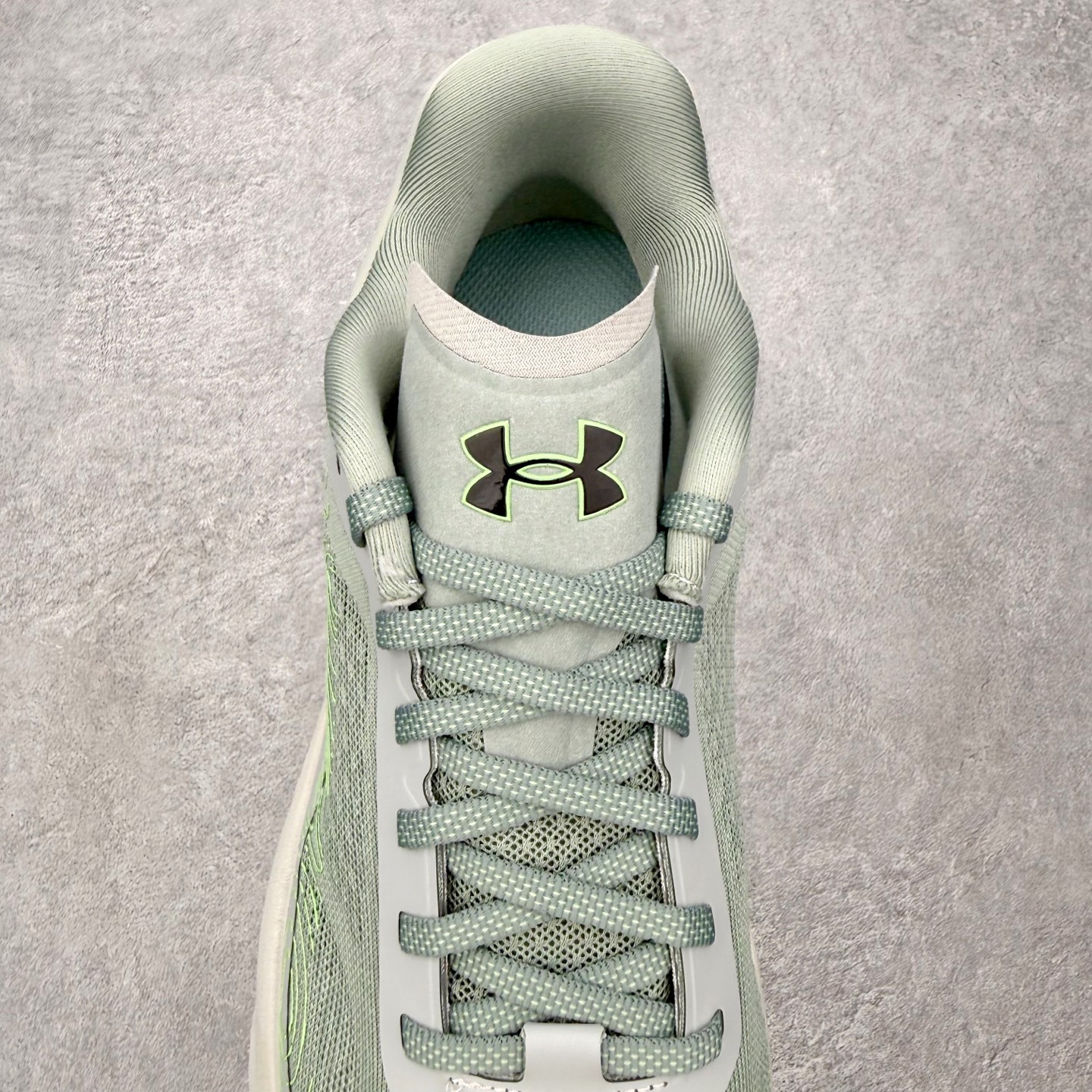 Under Armour UA安德玛户外运动舒适越野潮流耐磨防滑减震登山徒步鞋 品牌故事 Under A