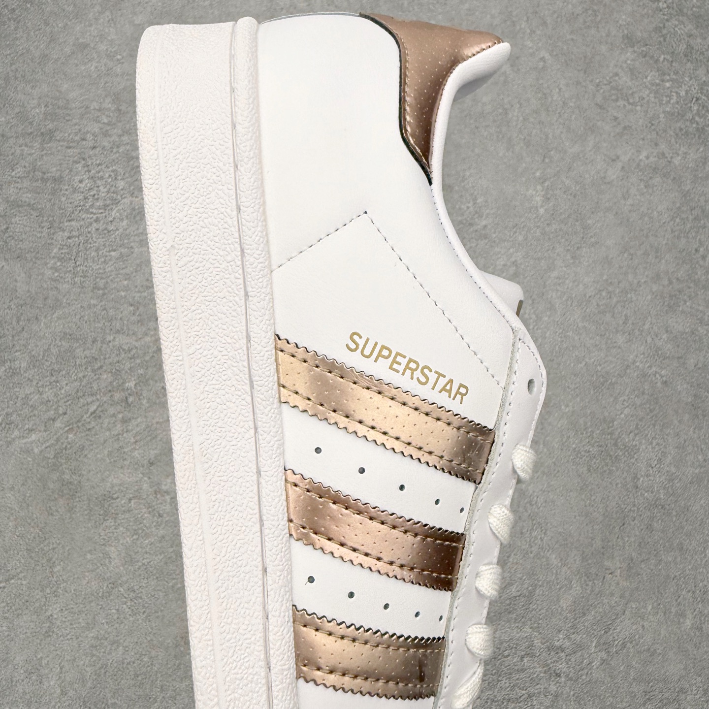 ＃HP虎扑清仓套现‼️AD Originals Superstar 经典复古贝壳头板鞋 圈内知名大厂出品