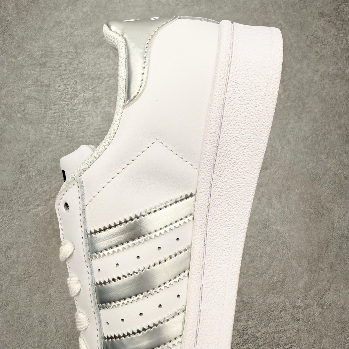 ＃HP虎扑清仓套现‼️AD Originals Superstar 经典复古贝壳头板鞋 圈内知名大厂出品