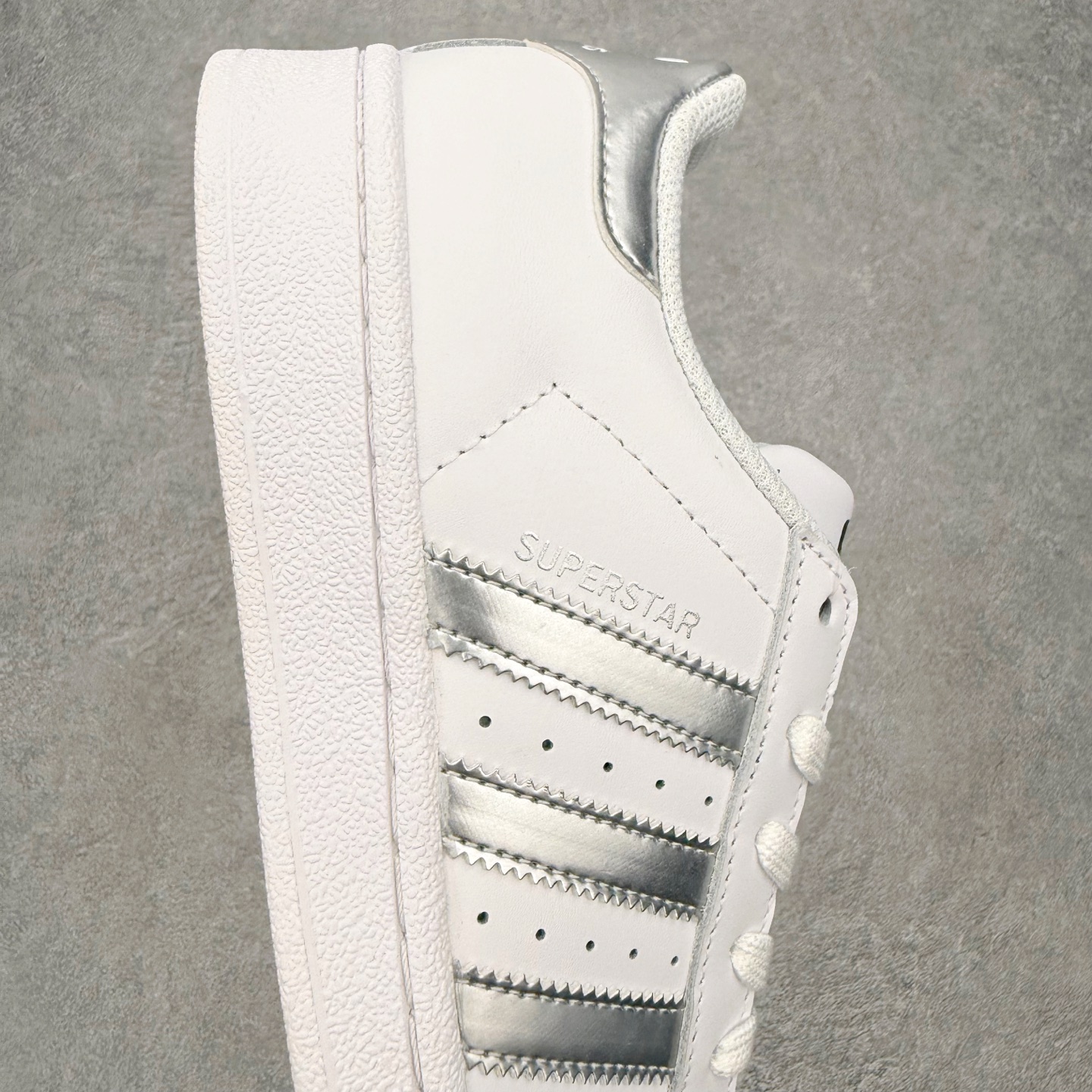 ＃HP虎扑清仓套现‼️AD Originals Superstar 经典复古贝壳头板鞋 圈内知名大厂出品