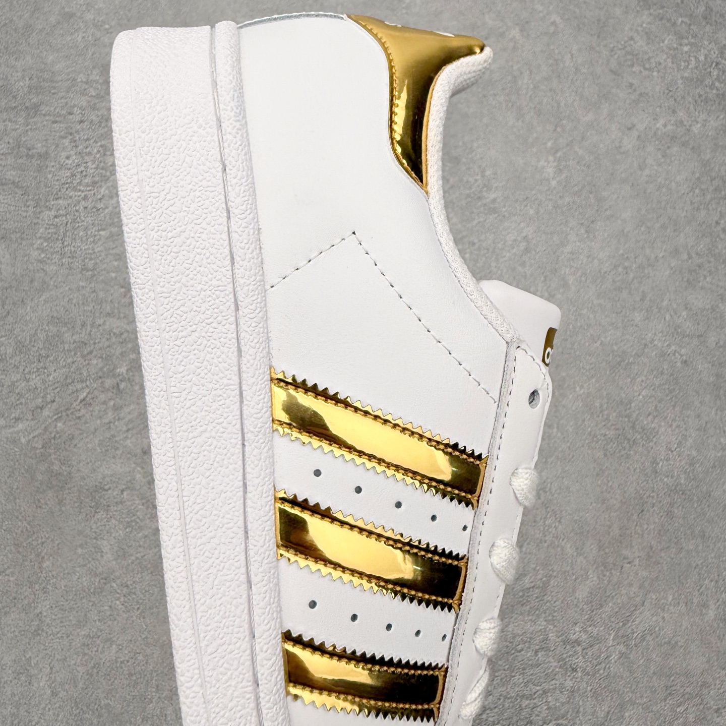 ＃HP虎扑清仓套现‼️AD Originals Superstar 经典复古贝壳头板鞋 圈内知名大厂出品