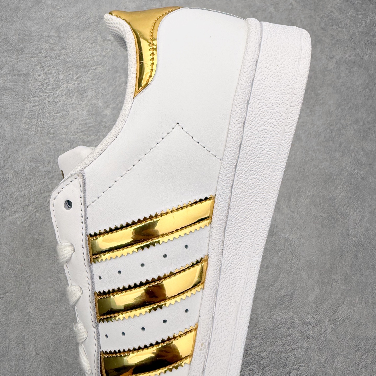 ＃HP虎扑清仓套现‼️AD Originals Superstar 经典复古贝壳头板鞋 圈内知名大厂出品