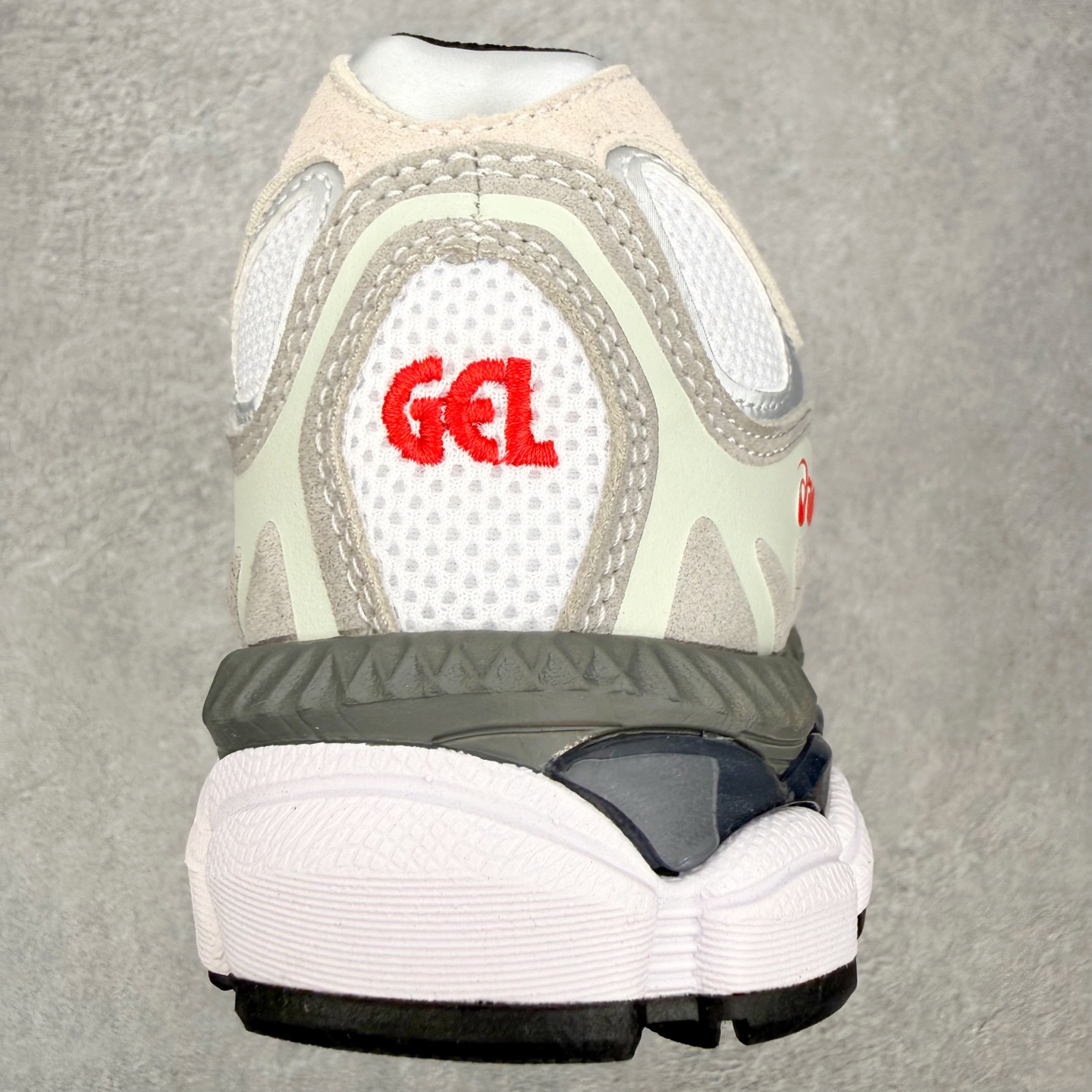 ASICS 亚瑟士 GEL-NYC 男子女子复古缓震休闲运动跑步鞋 1203A383-102 白灰红XN
