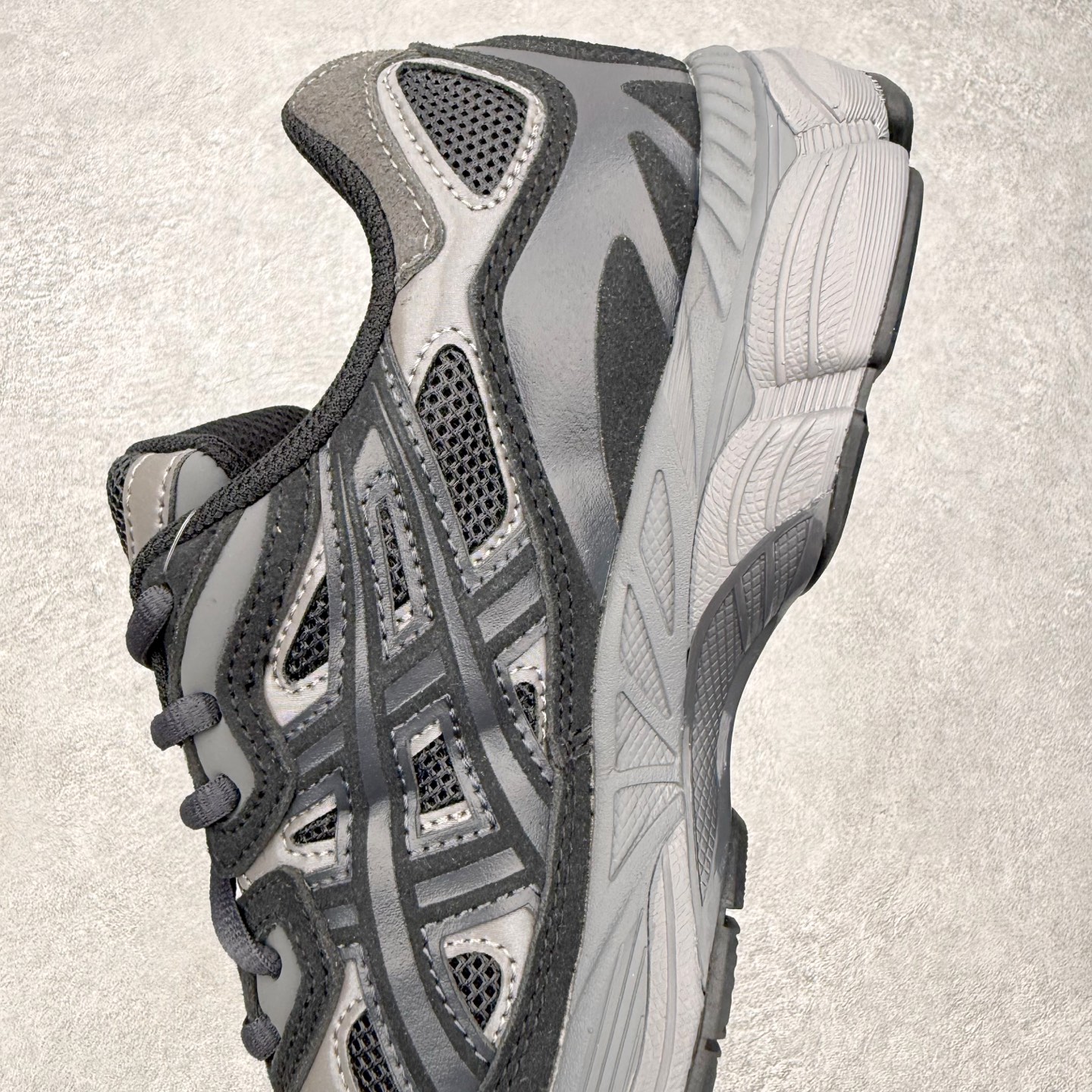 ＃ASICS 亚瑟士 GEL-NYC 男子复古缓震休闲运动跑步鞋 1203A383-002 石墨灰黑XN