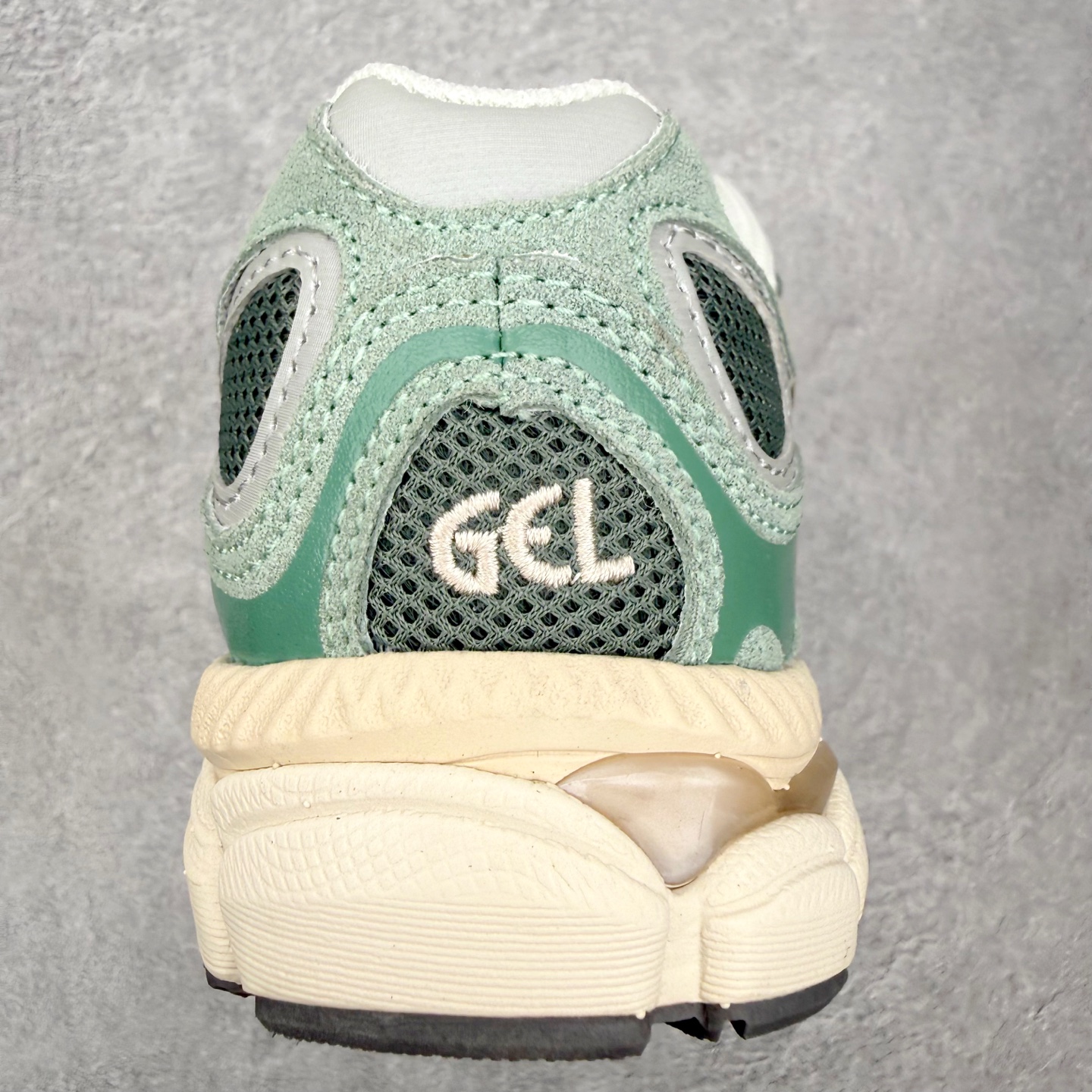 ASICS 亚瑟士 GEL-NYC 男子女子复古缓震休闲运动跑鞋 1203A383-302 常春藤绿灰X