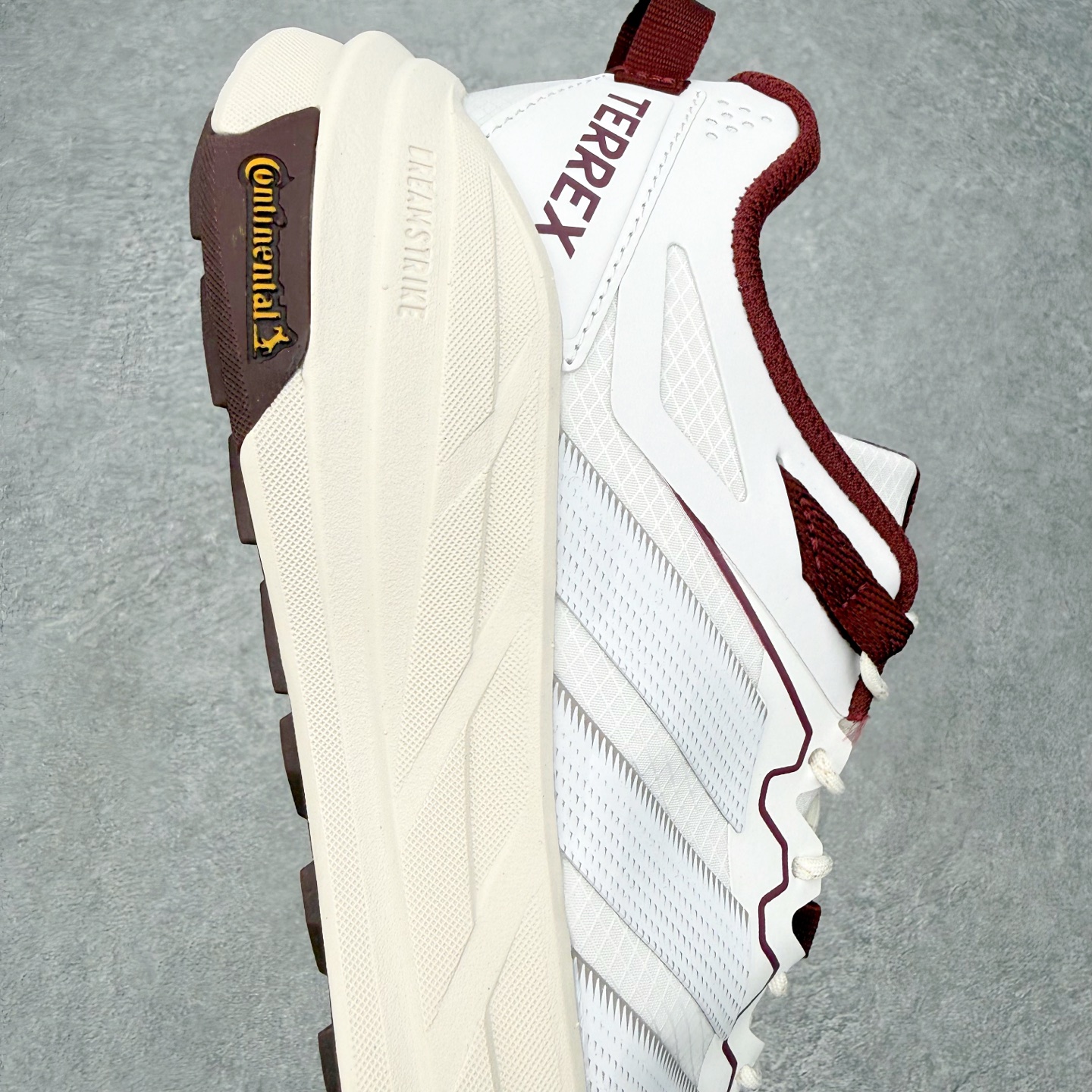 adidas 阿迪达斯 TERREX FREEHIKER LT 男子超轻防泼水户外徒步登山鞋 KK188