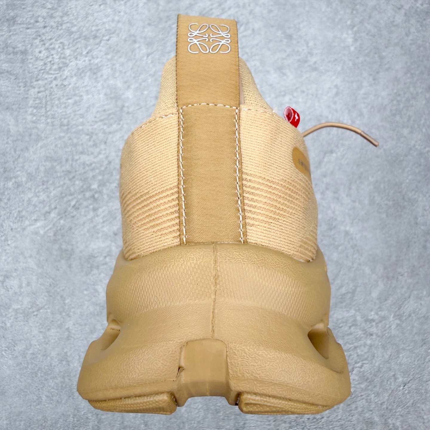 LOEWE x On Cloudtilt 昂跑罗意威联名 圆头系带生活休闲鞋 此运动品牌 开创于2010