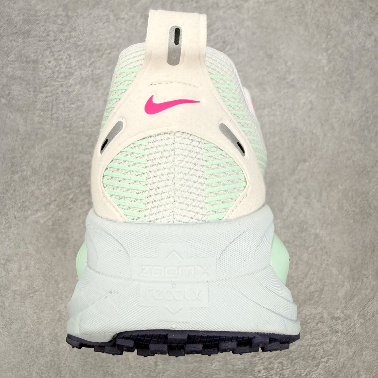 Nike Air Zoom Vomero 18 White Glacier Blue 顶级缓震跑鞋 冰川
