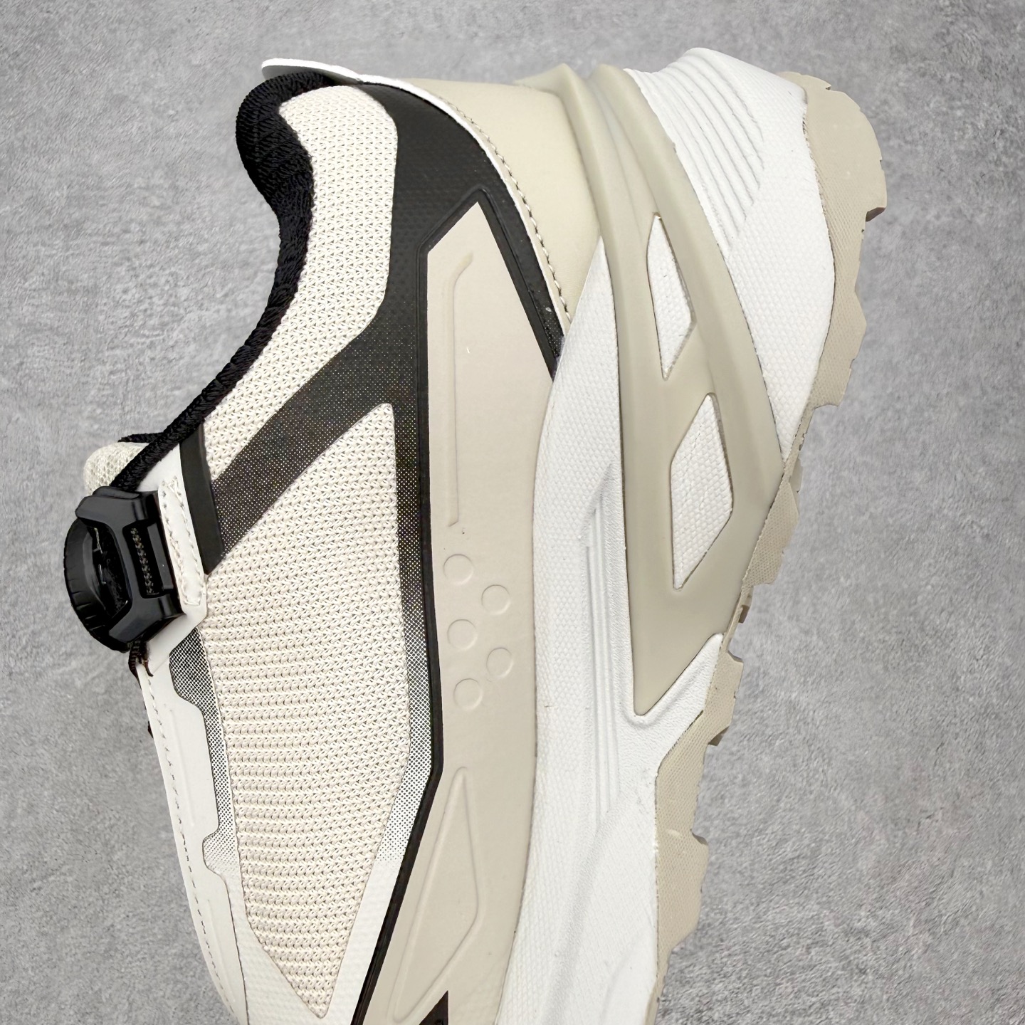 迪桑特DESCENTE Dualis 织物 PRIME GTX WIRE 2.0 BOA 防水低帮生活休