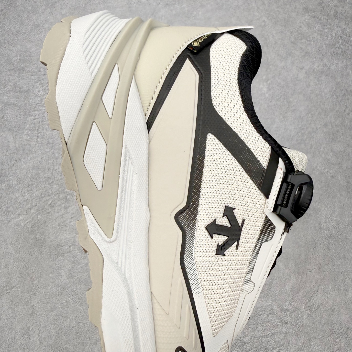 迪桑特DESCENTE Dualis 织物 PRIME GTX WIRE 2.0 BOA 防水低帮生活休