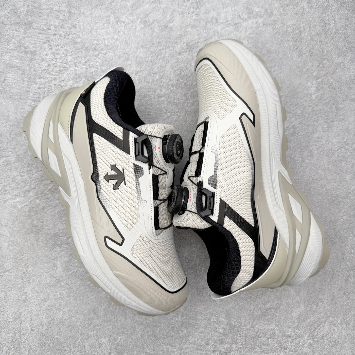 迪桑特DESCENTE Dualis 织物 PRIME GTX WIRE 2.0 BOA 防水低帮生活休