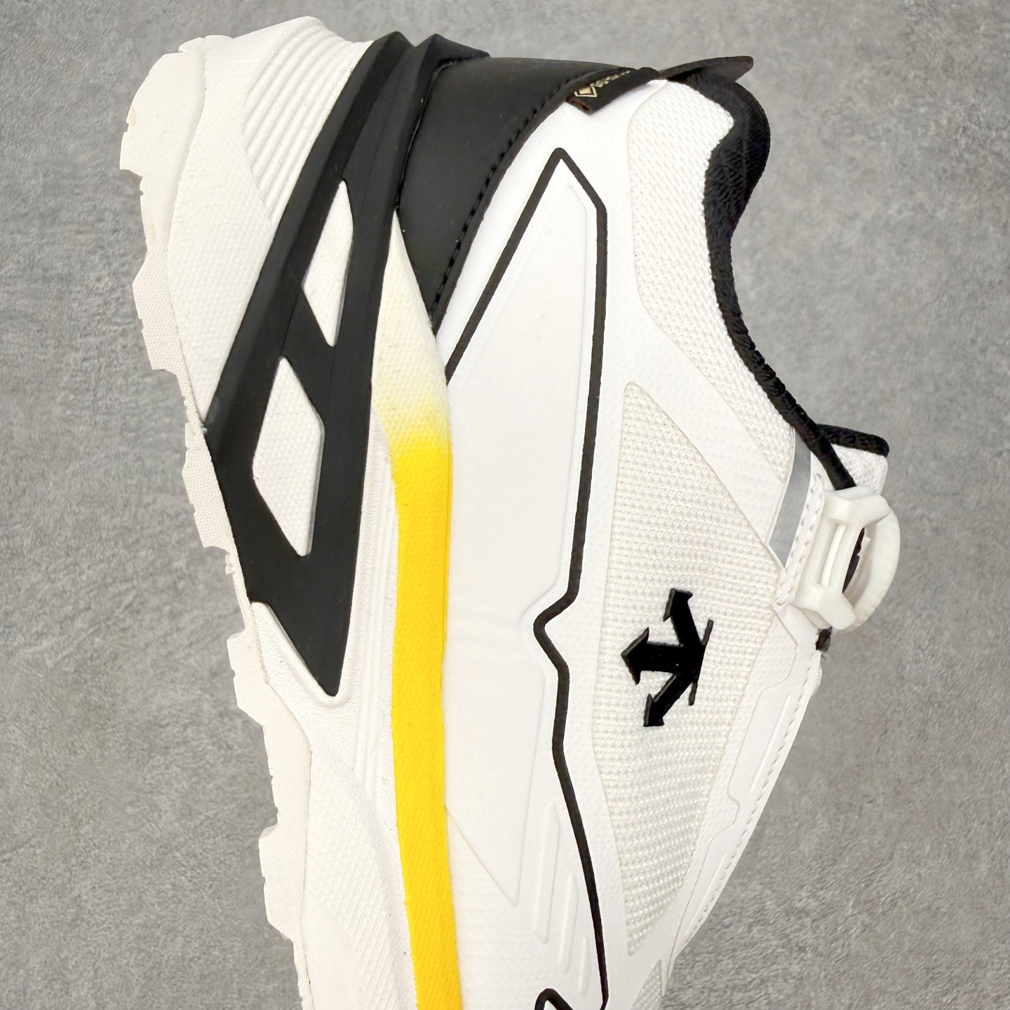 迪桑特DESCENTE Dualis 织物 PRIME GTX WIRE 2.0 BOA 防水低帮生活休