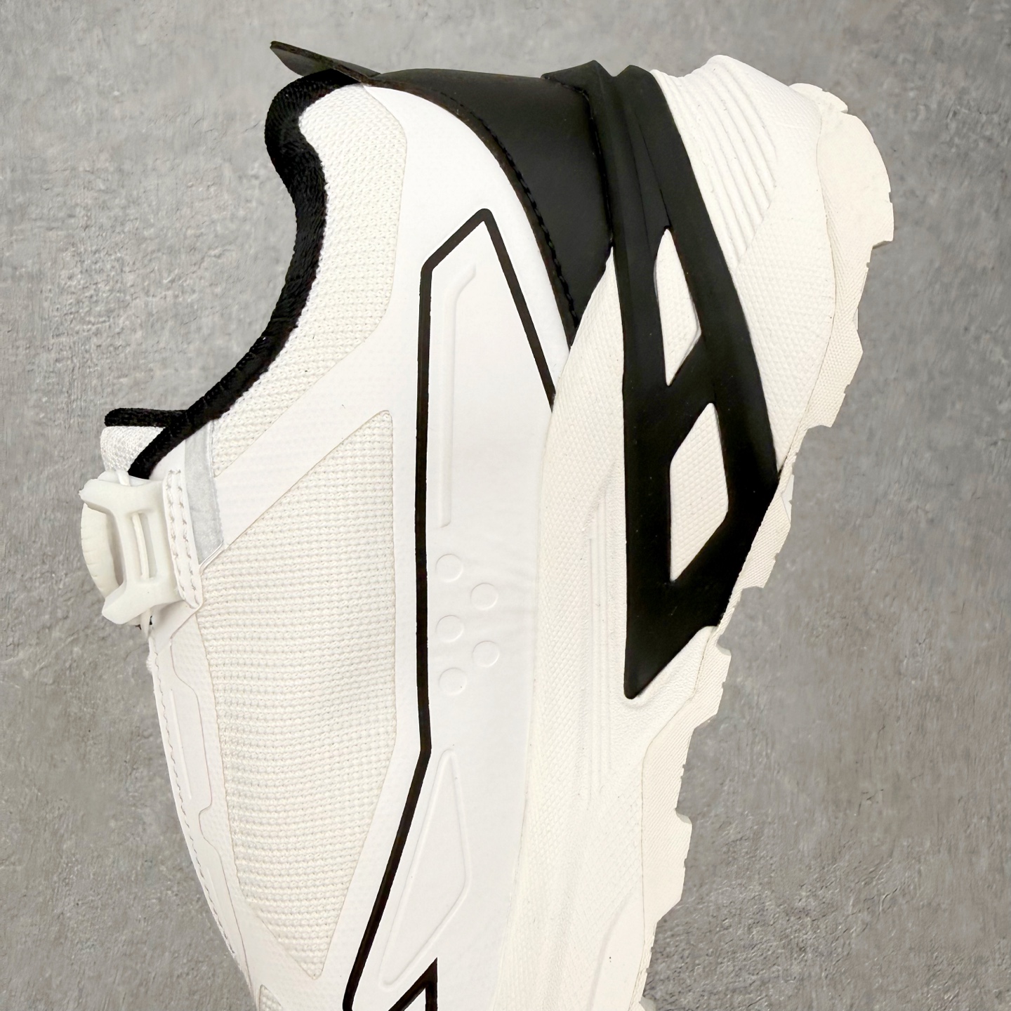 迪桑特DESCENTE Dualis 织物 PRIME GTX WIRE 2.0 BOA 防水低帮生活休
