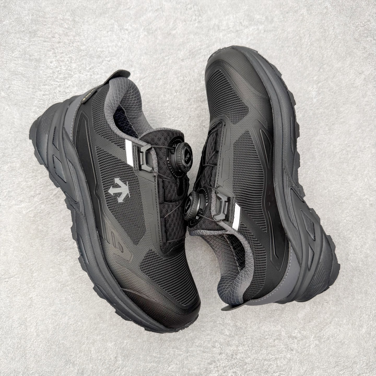 迪桑特DESCENTE Dualis 织物 PRIME GTX WIRE 2.0 BOA 防水低帮生活休