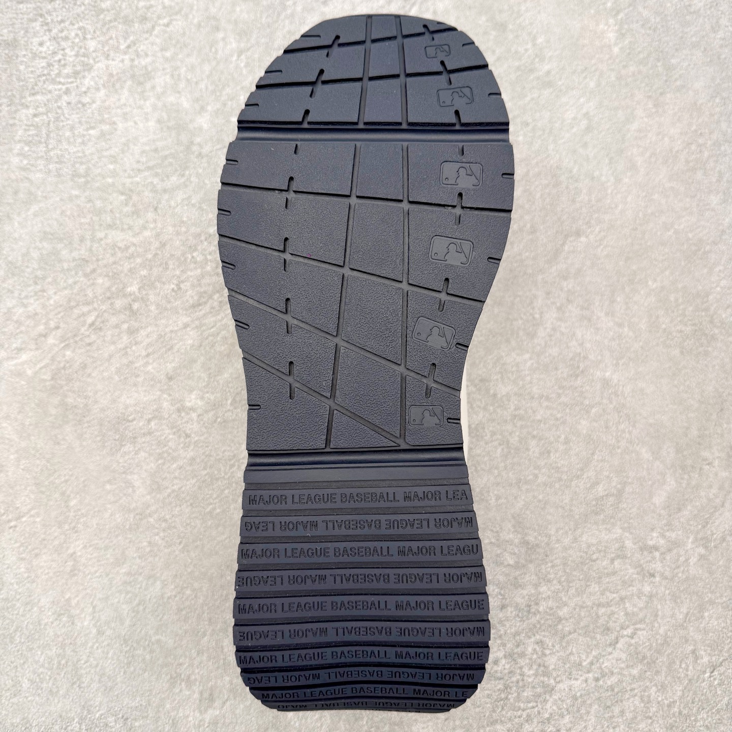 ＃M纯原 MLB Chunky Runner 皮革透气大网眼 5cm厚底复古防滑耐磨增高低帮老爹鞋 男女