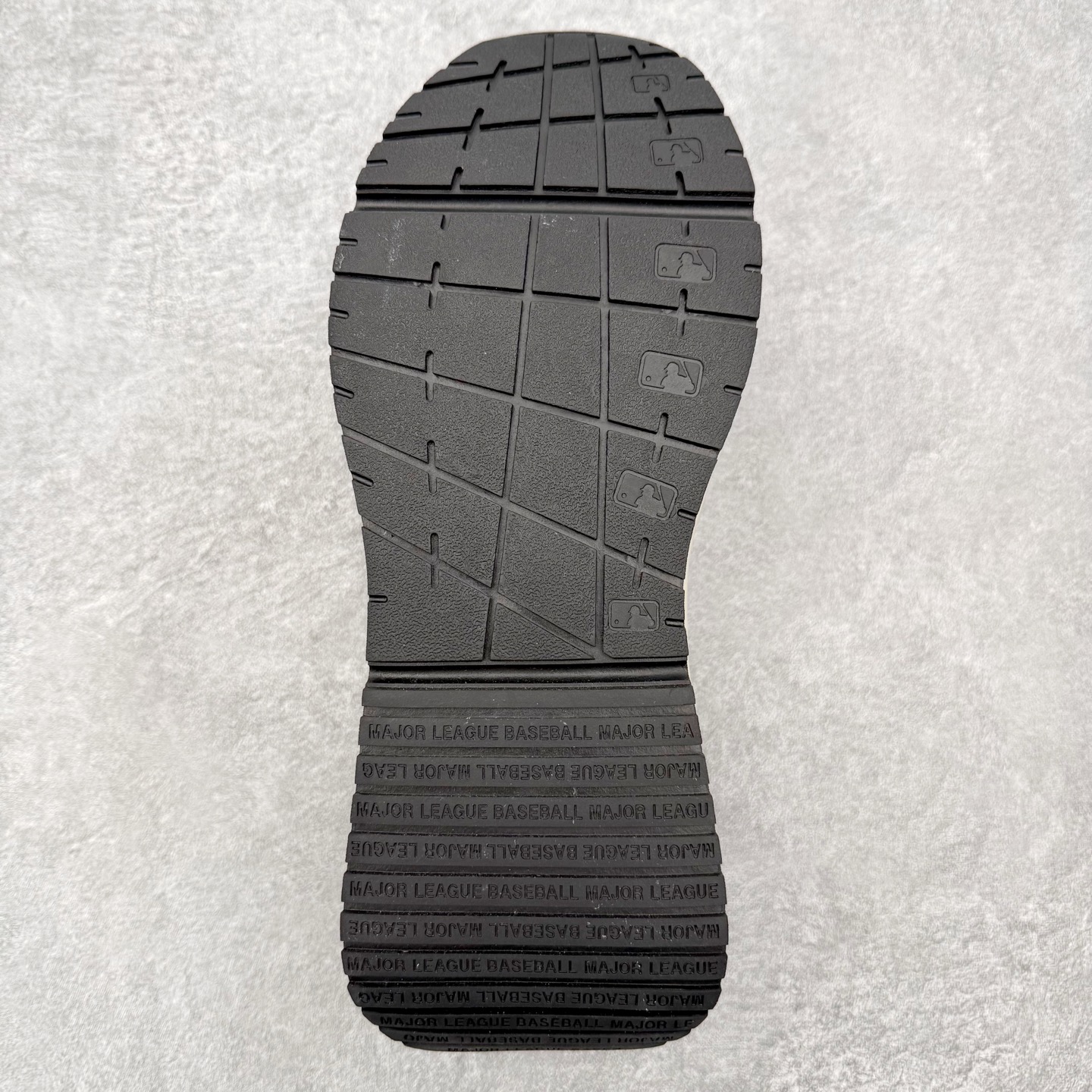 ＃M纯原 MLB Chunky Runner 皮革透气大网眼 5cm厚底复古防滑耐磨增高低帮老爹鞋 男女