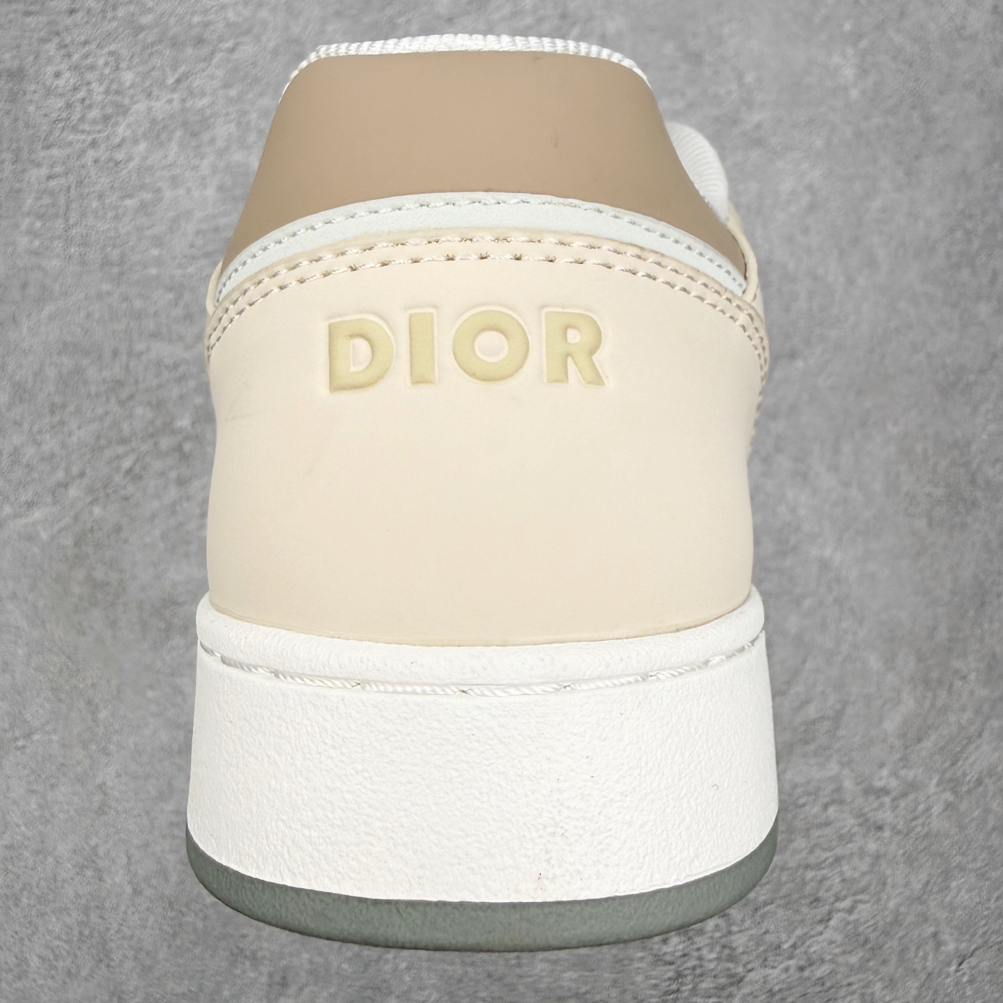 图片[8]-＃TG福利特价 DIOR 迪奥 B27 低帮经典奢侈品休闲运动板鞋 全码套现 长期补货中 东莞大厂生产 品质货真价实 代购级别 市面顶级版本 Oblique印花电秀 长时售卖 退换率超低这款B27运动鞋是DIOR的经典单品 和迪奥光滑牛皮革精心制作，侧面饰以米色和黑色提花Oblique印花镶边（激光冲孔）搭配CD lcon孔眼，双色橡胶鞋底，鞋舌和后跟处均饰以标志性细节，更显精致，时尚百搭，可为各种造型增光添彩 蓝色 奶油白色和迪奥灰光滑牛皮革 米色和黑色提花面料oblique印花 鞋底和鞋眼饰以DIOR标志 系带开合搭配CD·lcon孔眼网眼织物里料 双色橡胶外底 侧面缝线拼接结构 含防尘袋和一对鞋带 全套意大利正品包装 尺码 35 36 37 38 39 40 41 42 43 44 45-选品中心