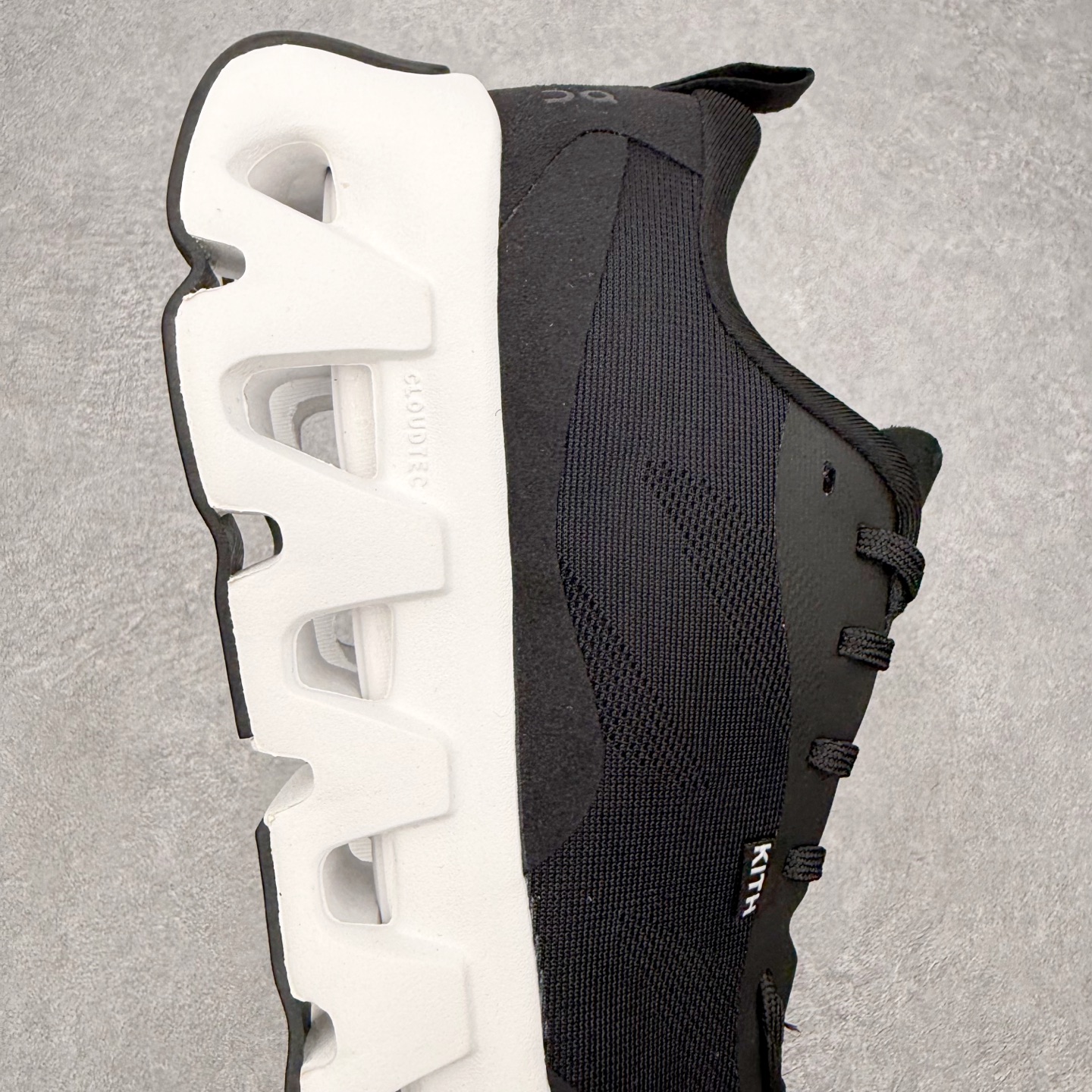 On x KITH K-Tech 1 昂跑舒适贴合透气跑步鞋 黑色四层组合大底 原数据开版这款联名跑鞋采