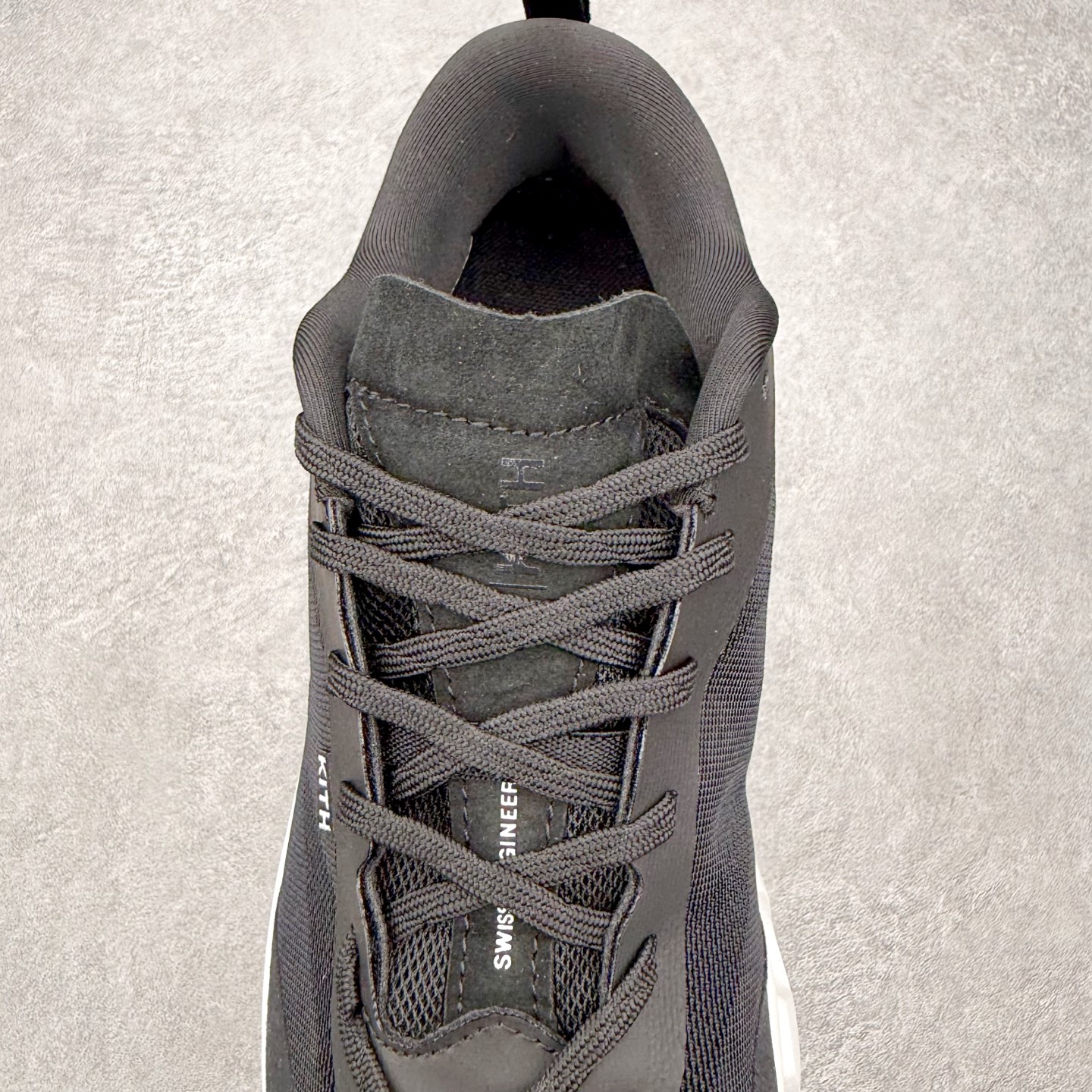 On x KITH K-Tech 1 昂跑舒适贴合透气跑步鞋 黑色四层组合大底 原数据开版这款联名跑鞋采