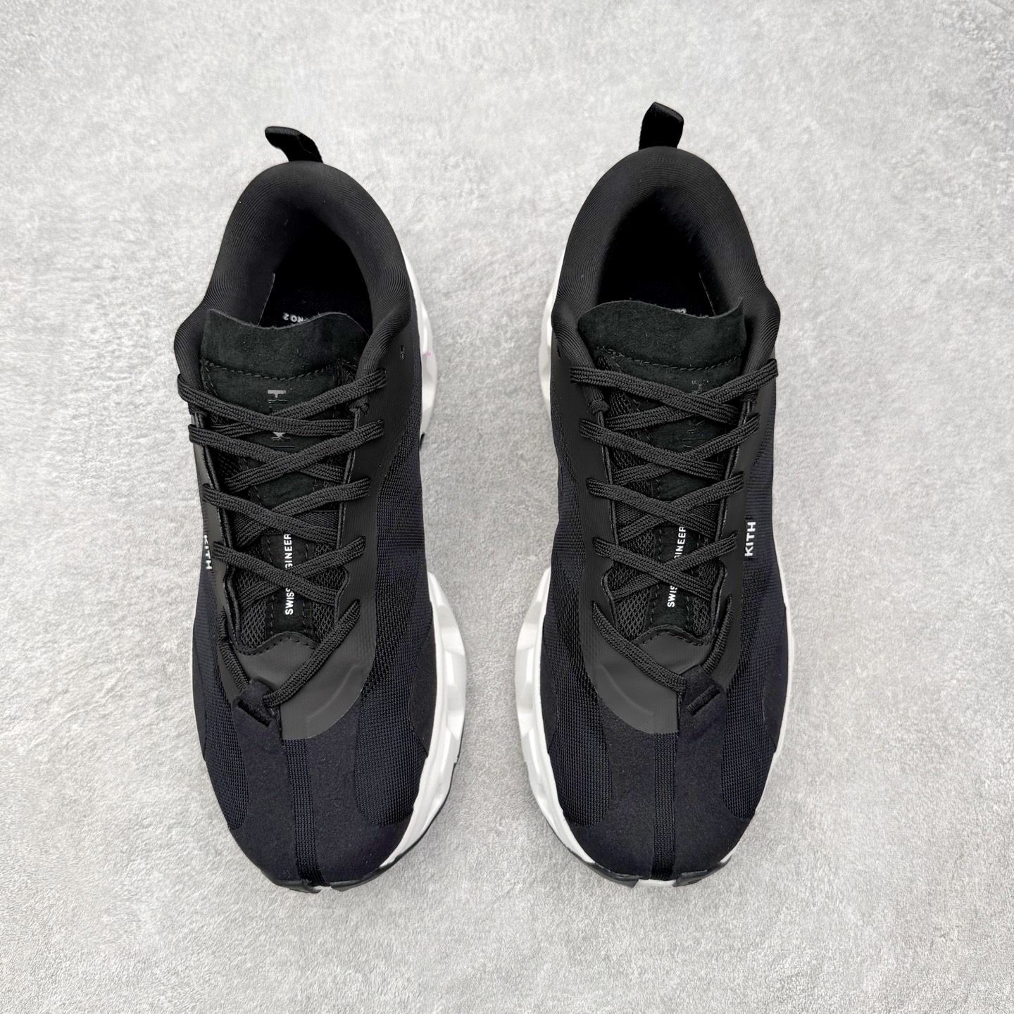 On x KITH K-Tech 1 昂跑舒适贴合透气跑步鞋 黑色四层组合大底 原数据开版这款联名跑鞋采