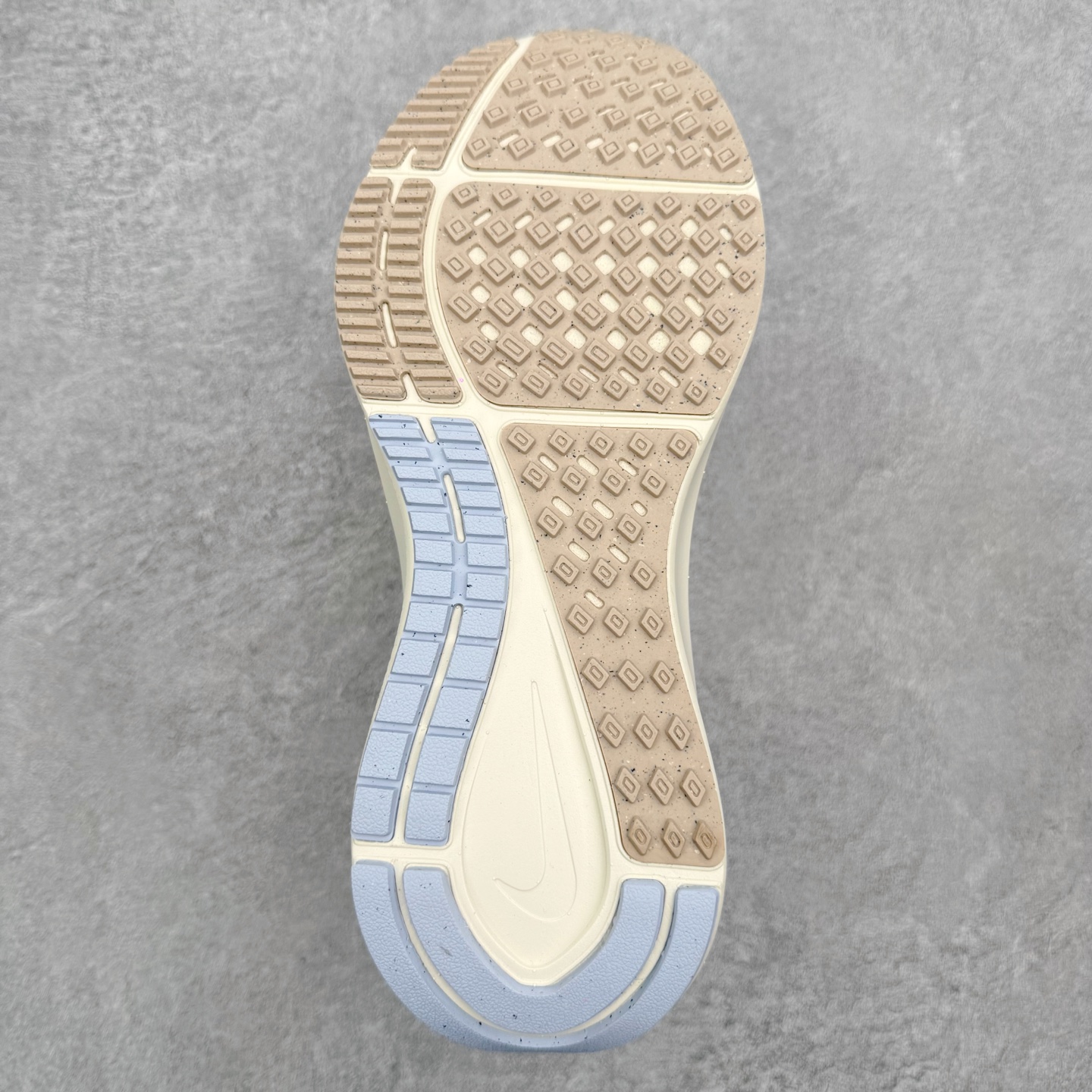 图片[9]-＃XP纯原 NK Zoom Structure 25 舒适减震耐磨 低帮 休闲长跑城市通勤跑步鞋 青岛原单 实体平台特供批次 全网唯一支持实战的跑鞋 原装ZoomX中底 原档案数据开发原厂网纱 正确高频花纹 前后掌内置Zoom Air气垫 原装MD大底 脚感完美还原 原盒原配 QC检验、钢印 俱全 原底科技 同步原版 脚感堪比Boost 实拍调校N版已经零色差零失真 百分百还原实物色彩所见即所得 不存在货不对板色差等低级问题 选购参考实物拍摄 不混卖不参货 只用心做好货严格选品 承诺混一赔十 尺码：36 36.5 37.5 38 38.5 39 40 40.5 41 42 42.5 43 44 44.5 45-选品中心